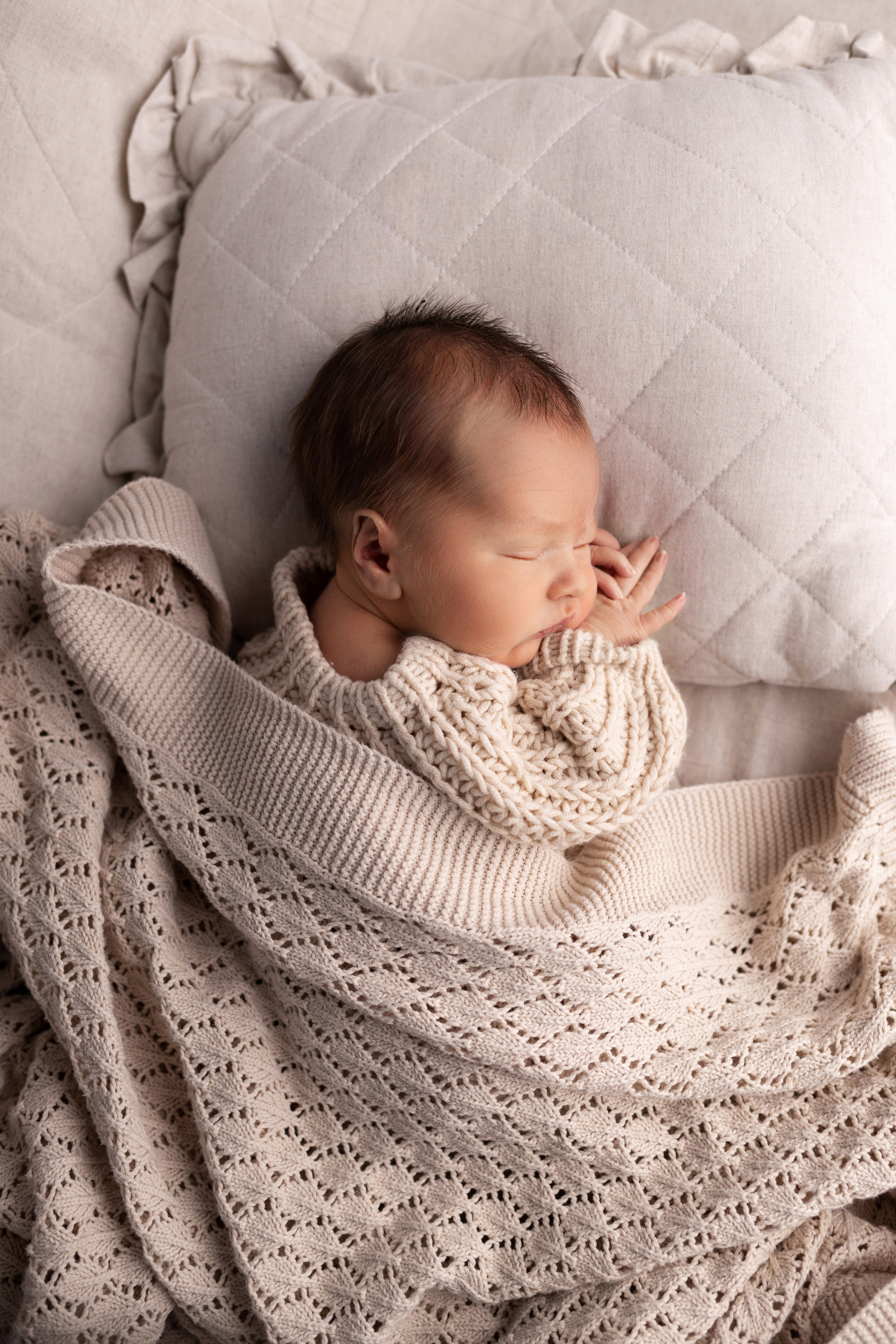 Newborn съемка в стиле Лайф. Фотограф новорожденных малышей в Омске и Омской области Эльвира Камаева