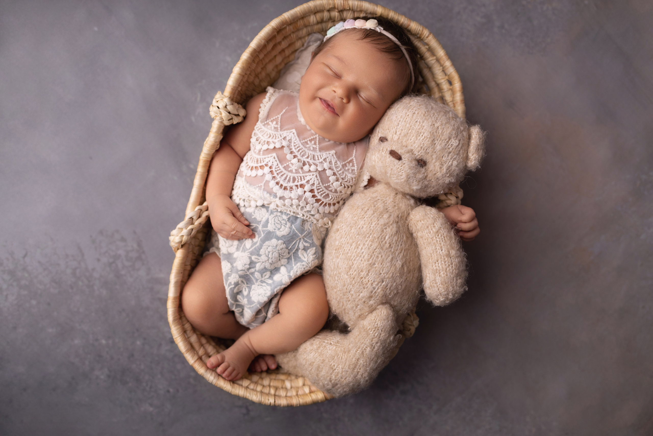 Классическая фотосессия малыша. Фотограф новорожденных малышей в Омске и Омской области Эльвира Камаева