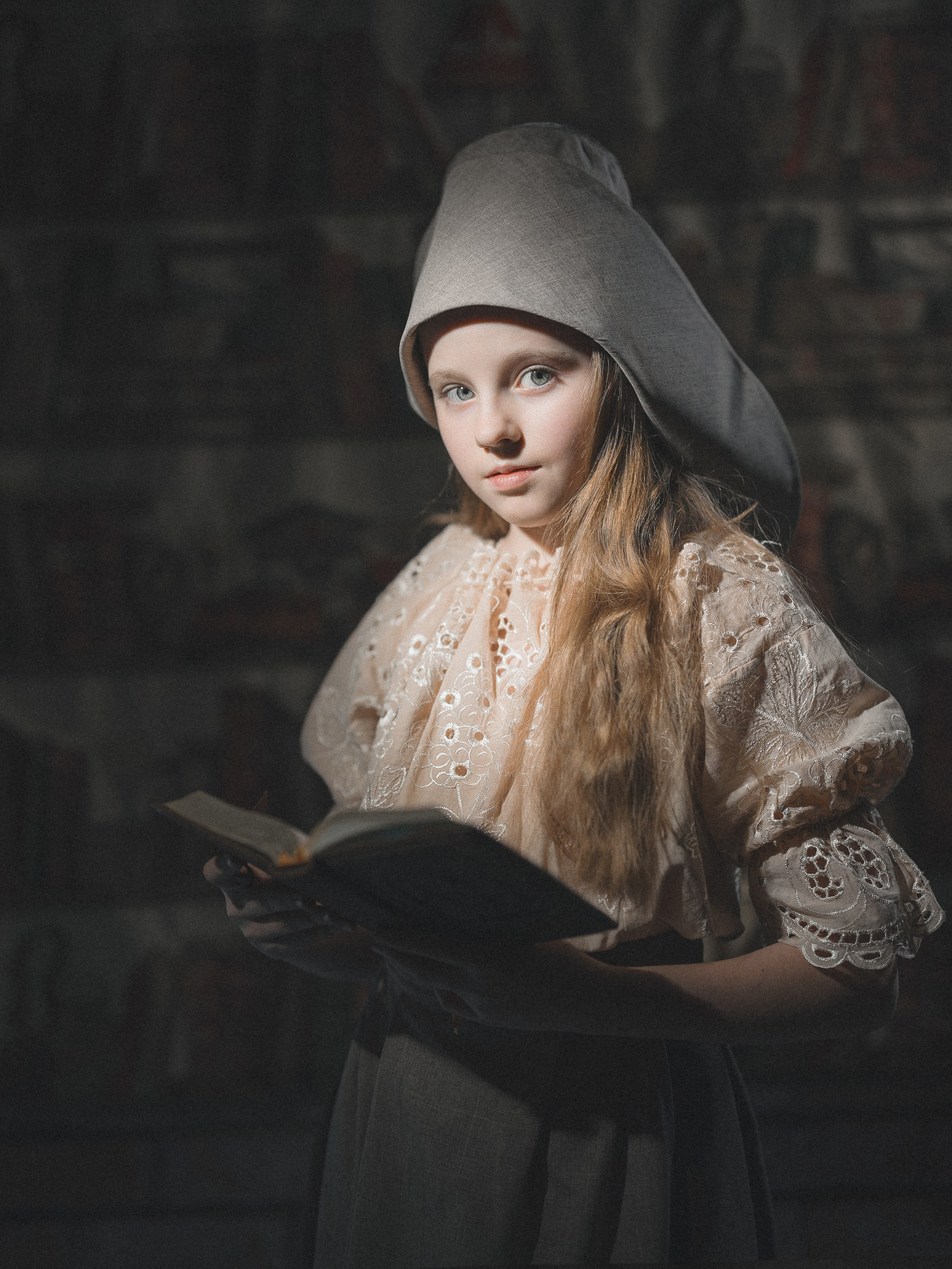 Примеры стилизации портретов и нестандартного света. Фотограф Олег Сотник