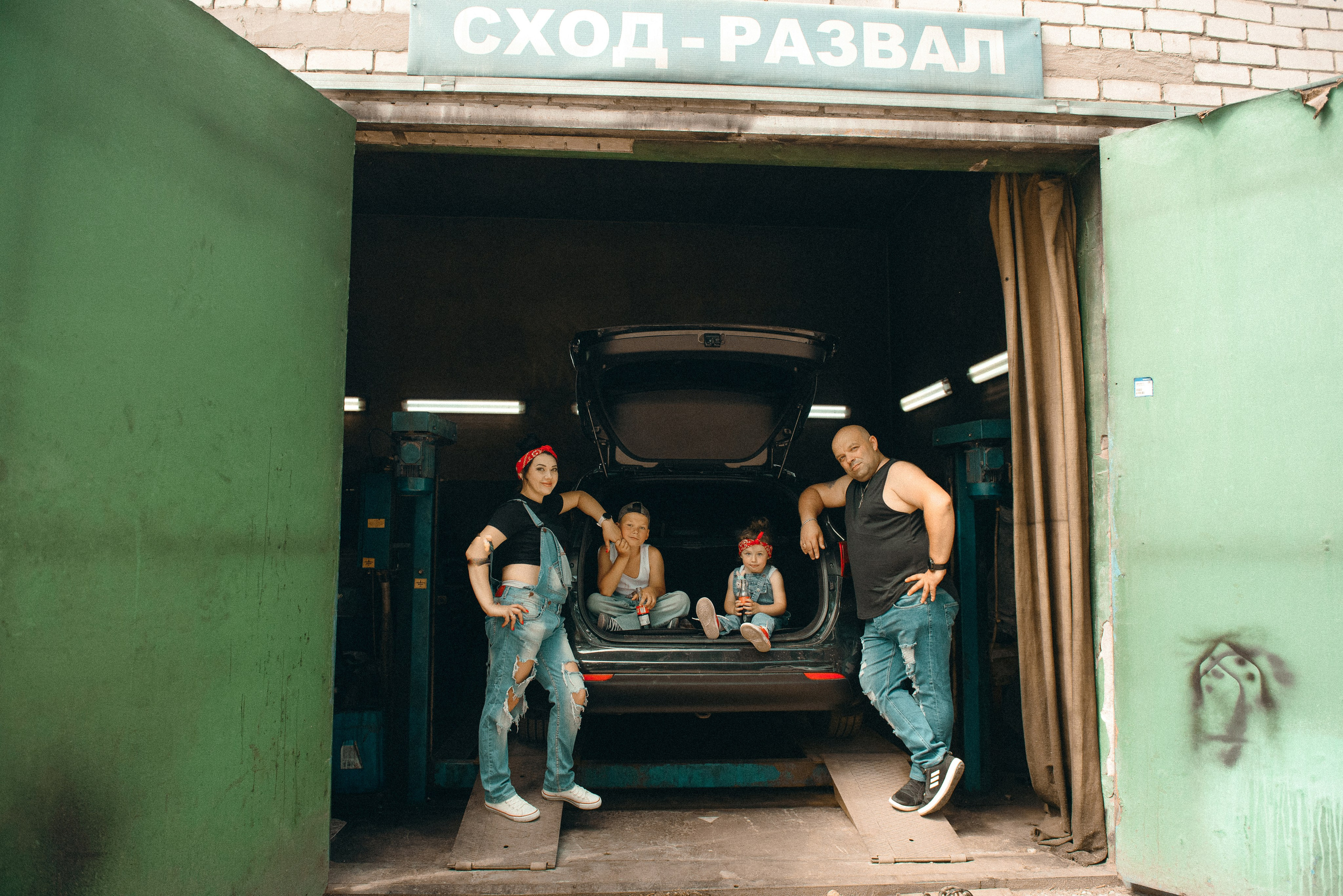 Гараж. Римма Гусакова. Выпускные фотокниги. Детские и семейные фотосессии