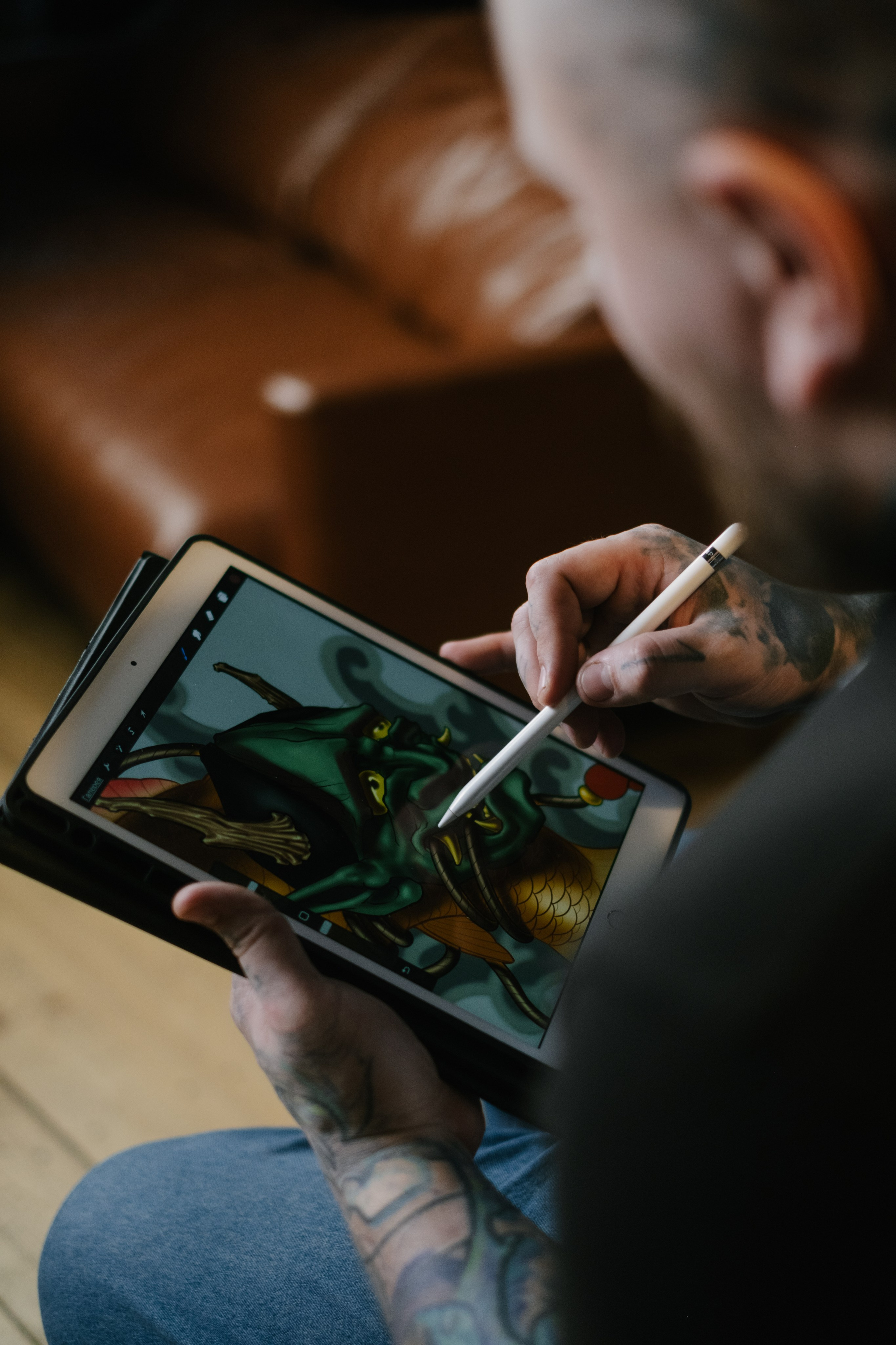 Рекламная съемка: тату-мастер | Заказать рекламную съемку Новосибирск. Ксения Ильиных — Фотограф в Новосибирске