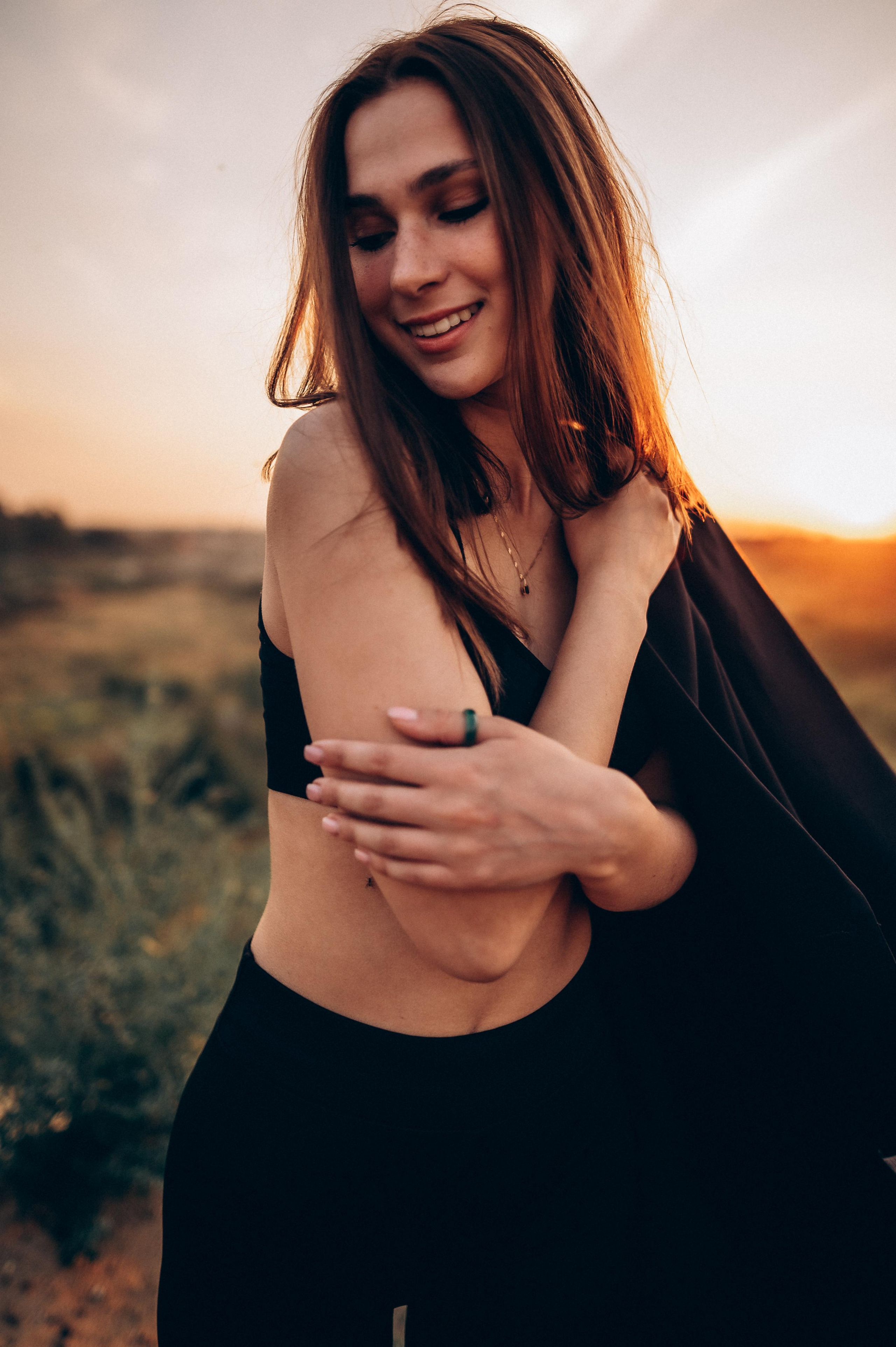 Лина в песках. Фотограф ПИТЕР СПБ Надежда Баранова