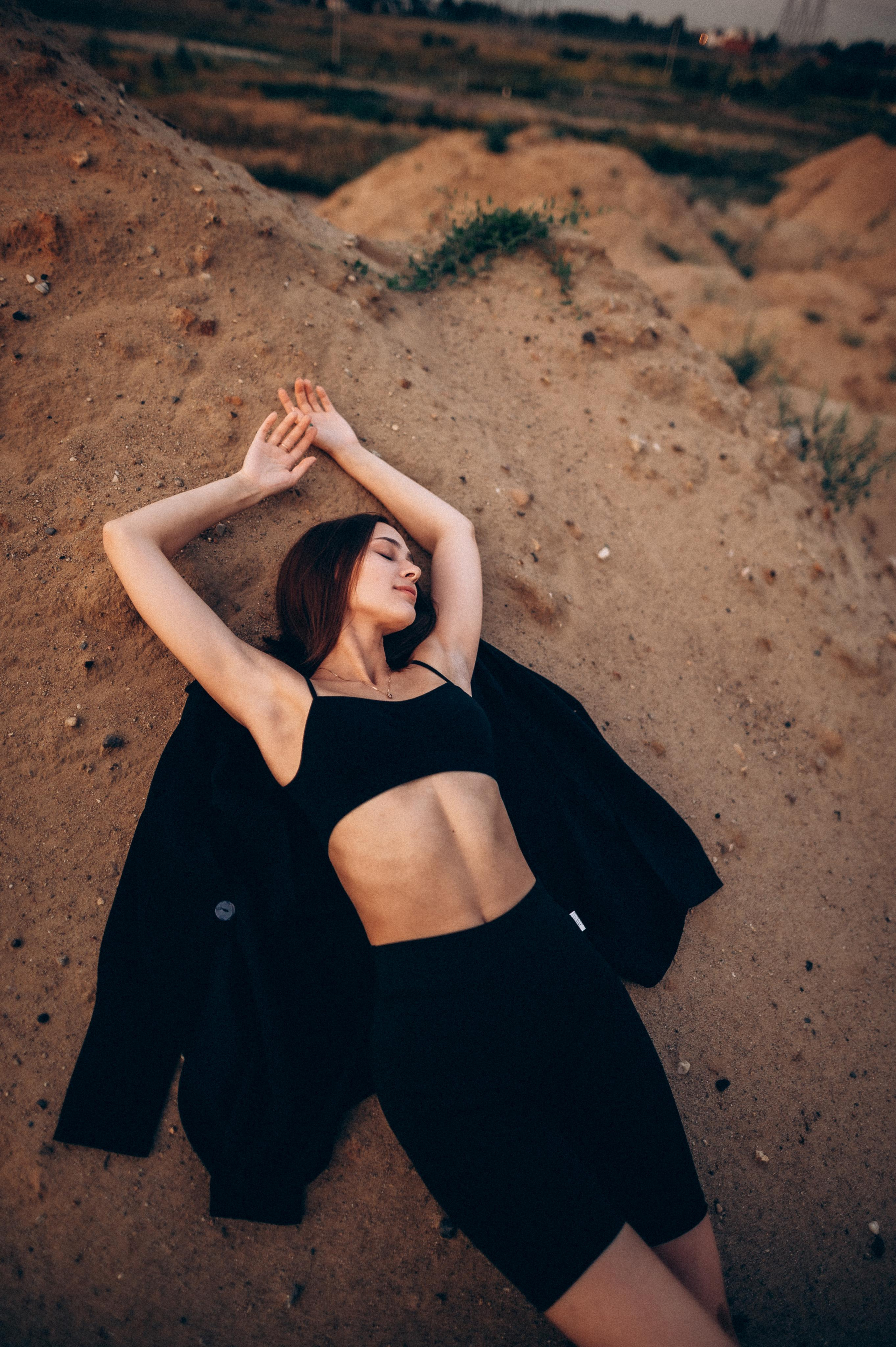 Лина в песках. Фотограф ПИТЕР СПБ Надежда Баранова