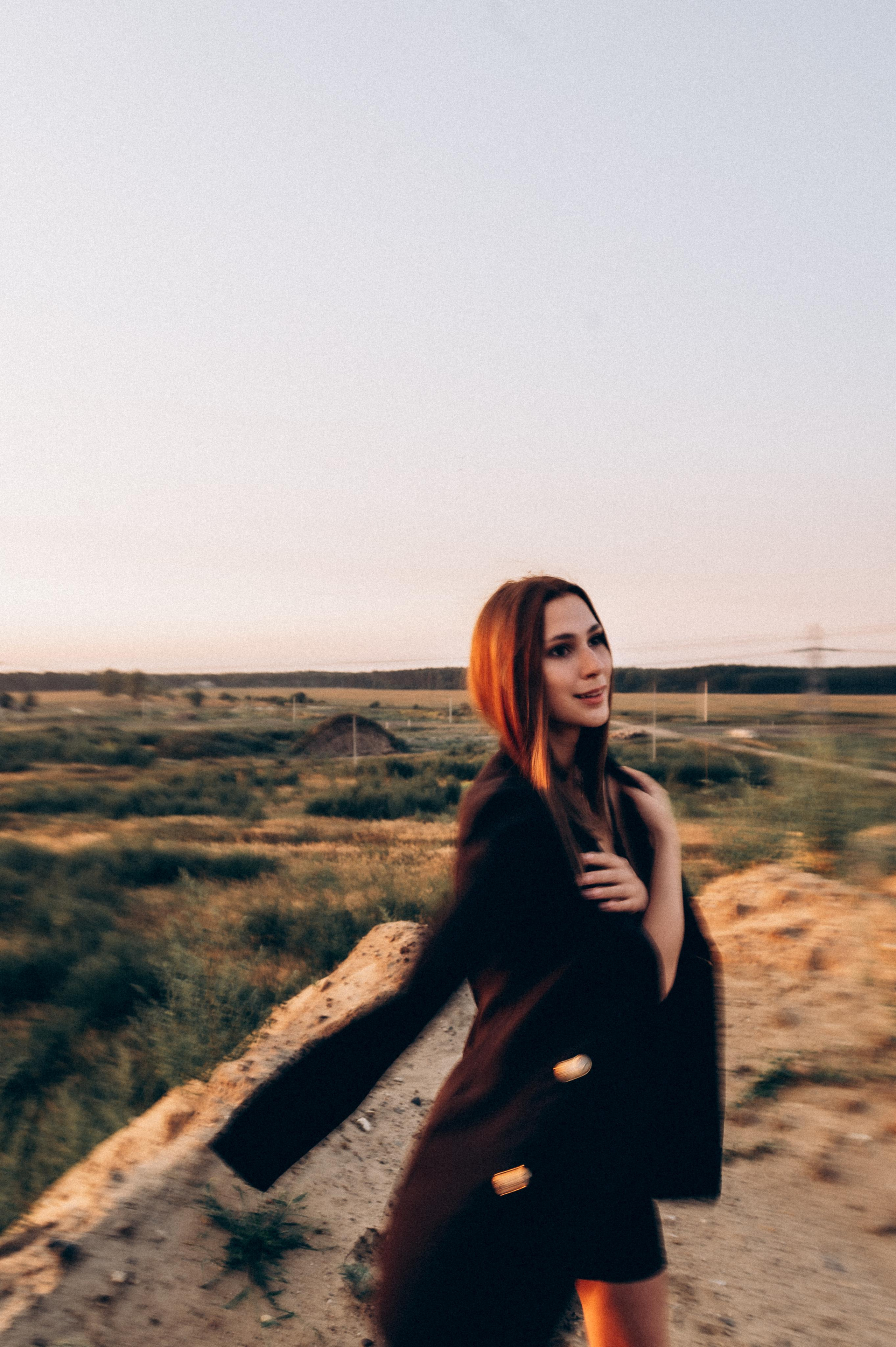 Лина в песках. Фотограф ПИТЕР СПБ Надежда Баранова