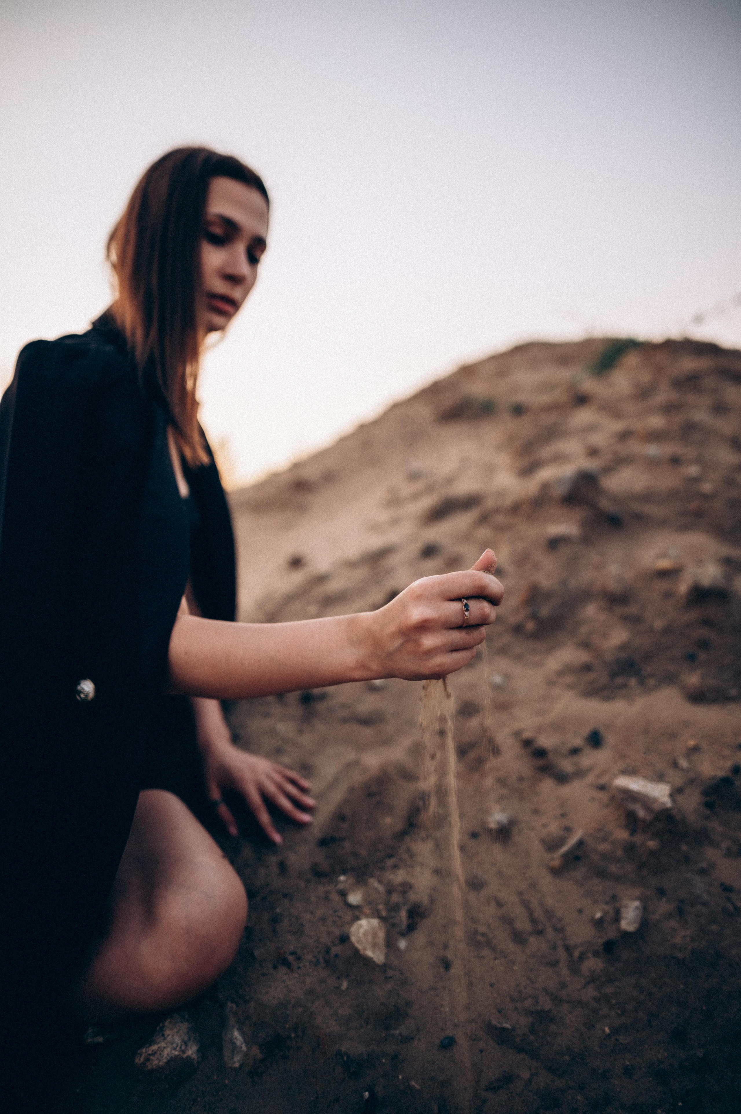 Лина в песках. Фотограф ПИТЕР СПБ Надежда Баранова