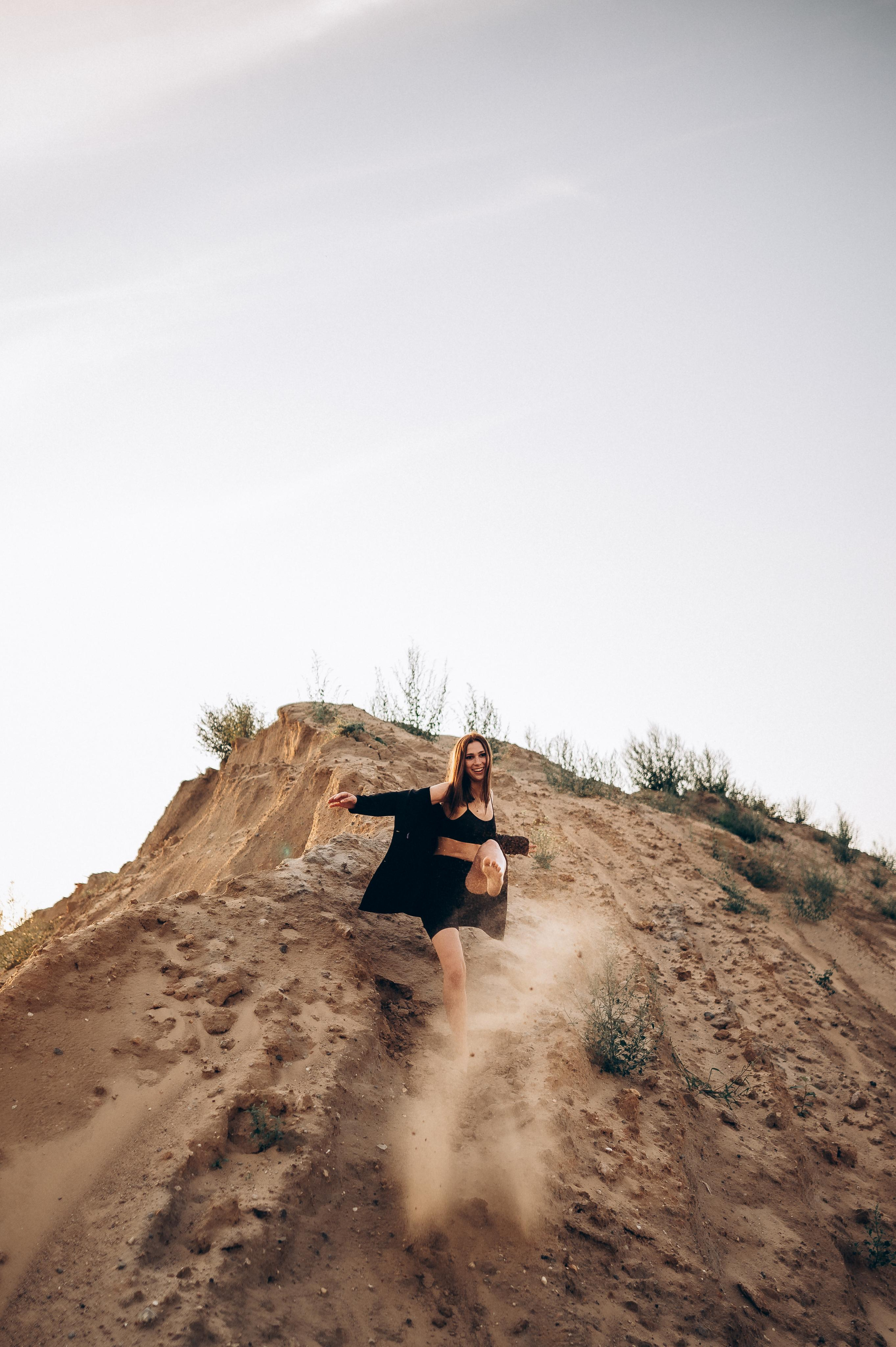 Лина в песках. Фотограф ПИТЕР СПБ Надежда Баранова
