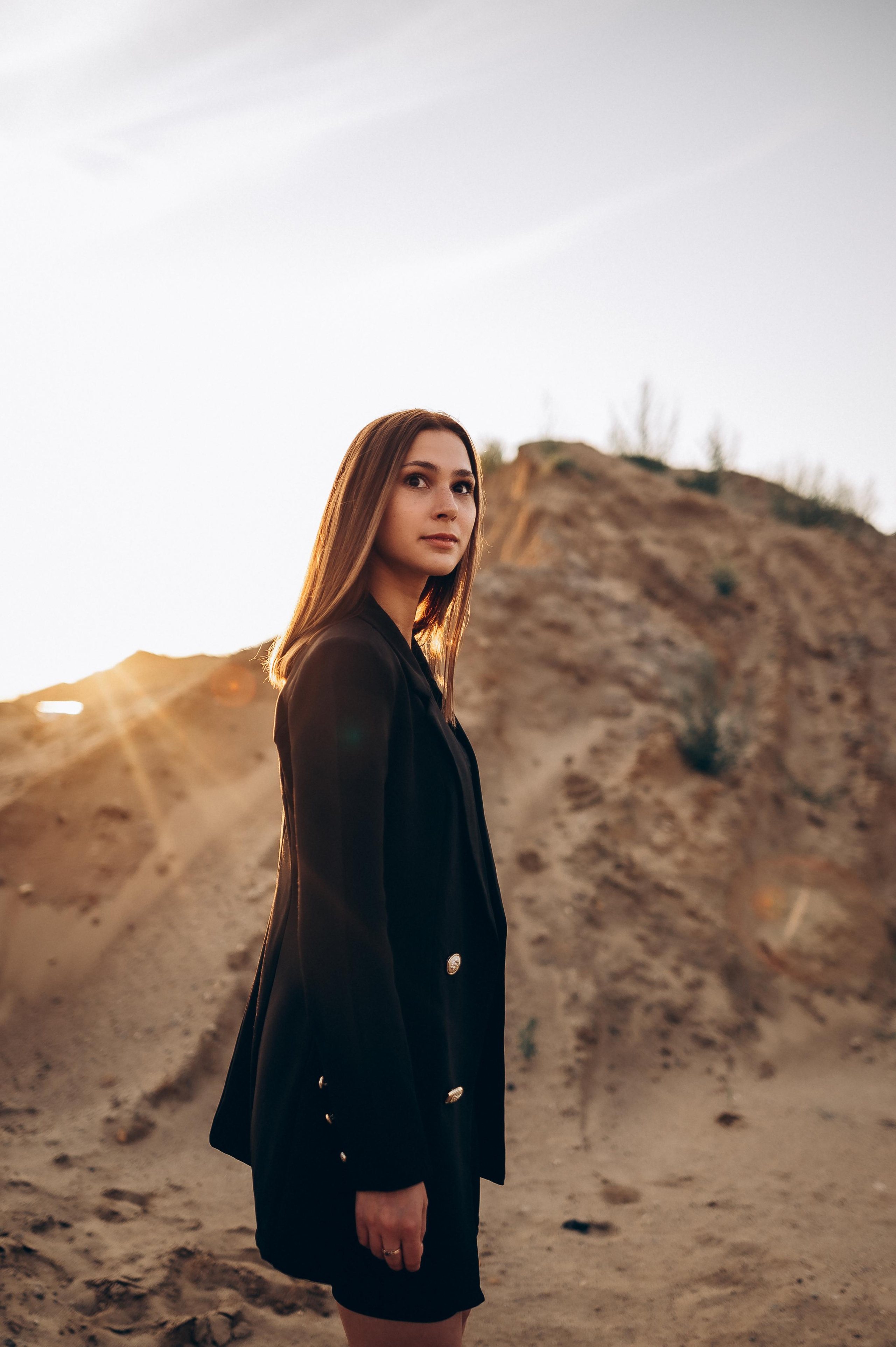 Лина в песках. Фотограф ПИТЕР СПБ Надежда Баранова