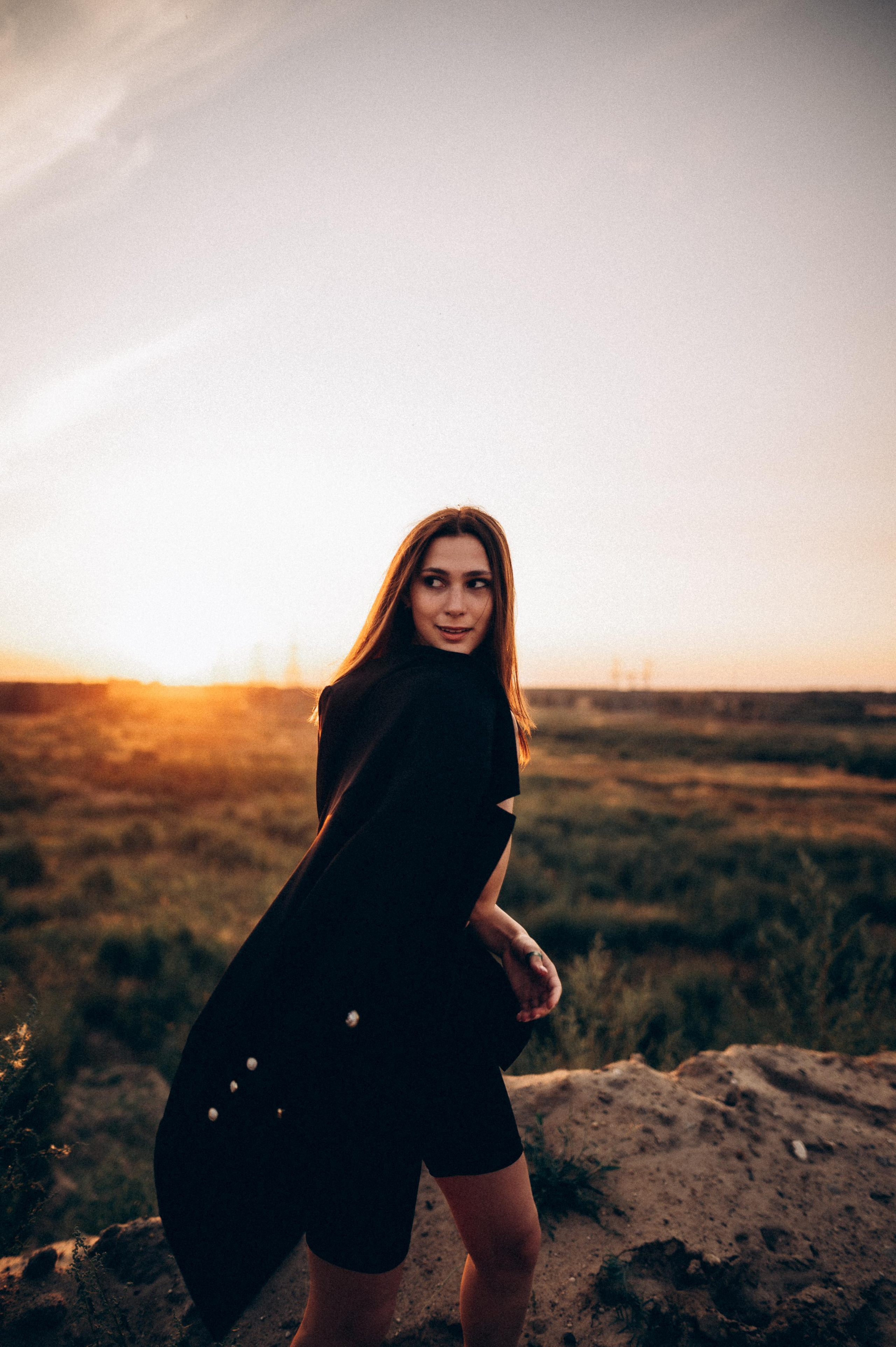 Лина в песках. Фотограф ПИТЕР СПБ Надежда Баранова