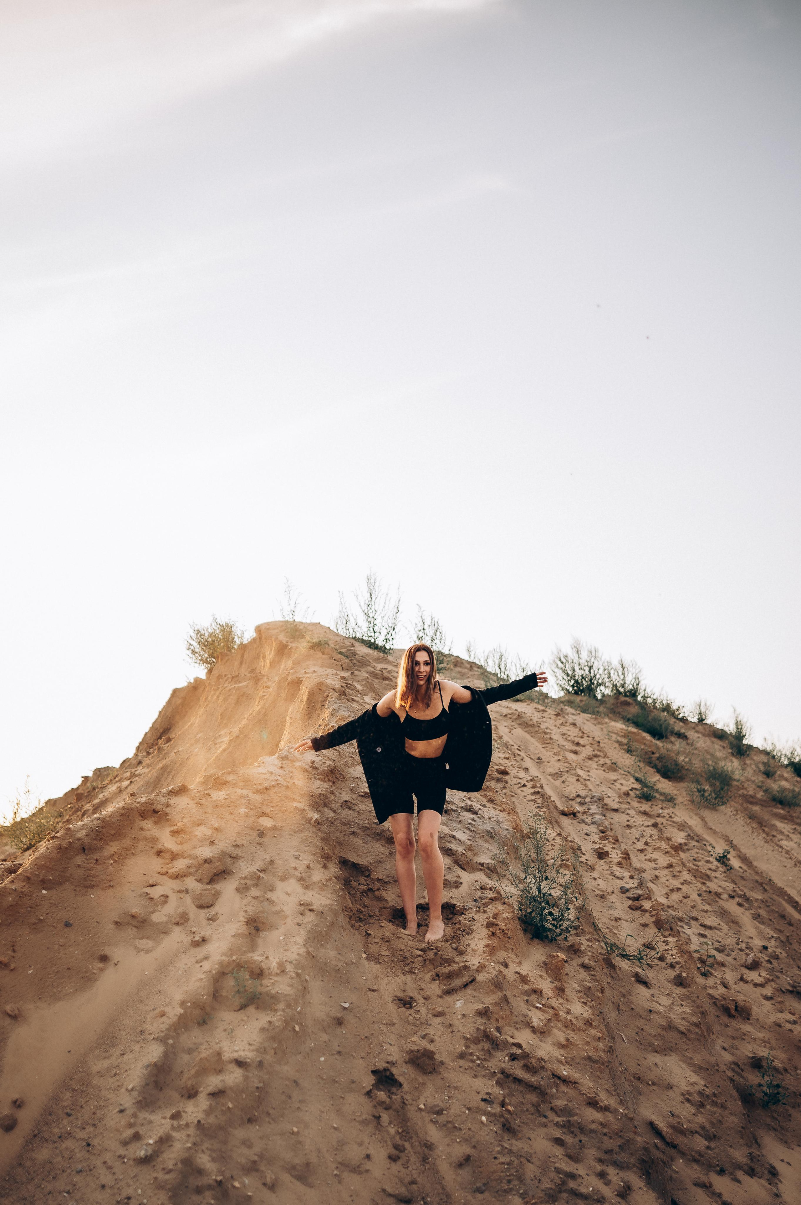 Лина в песках. Фотограф ПИТЕР СПБ Надежда Баранова