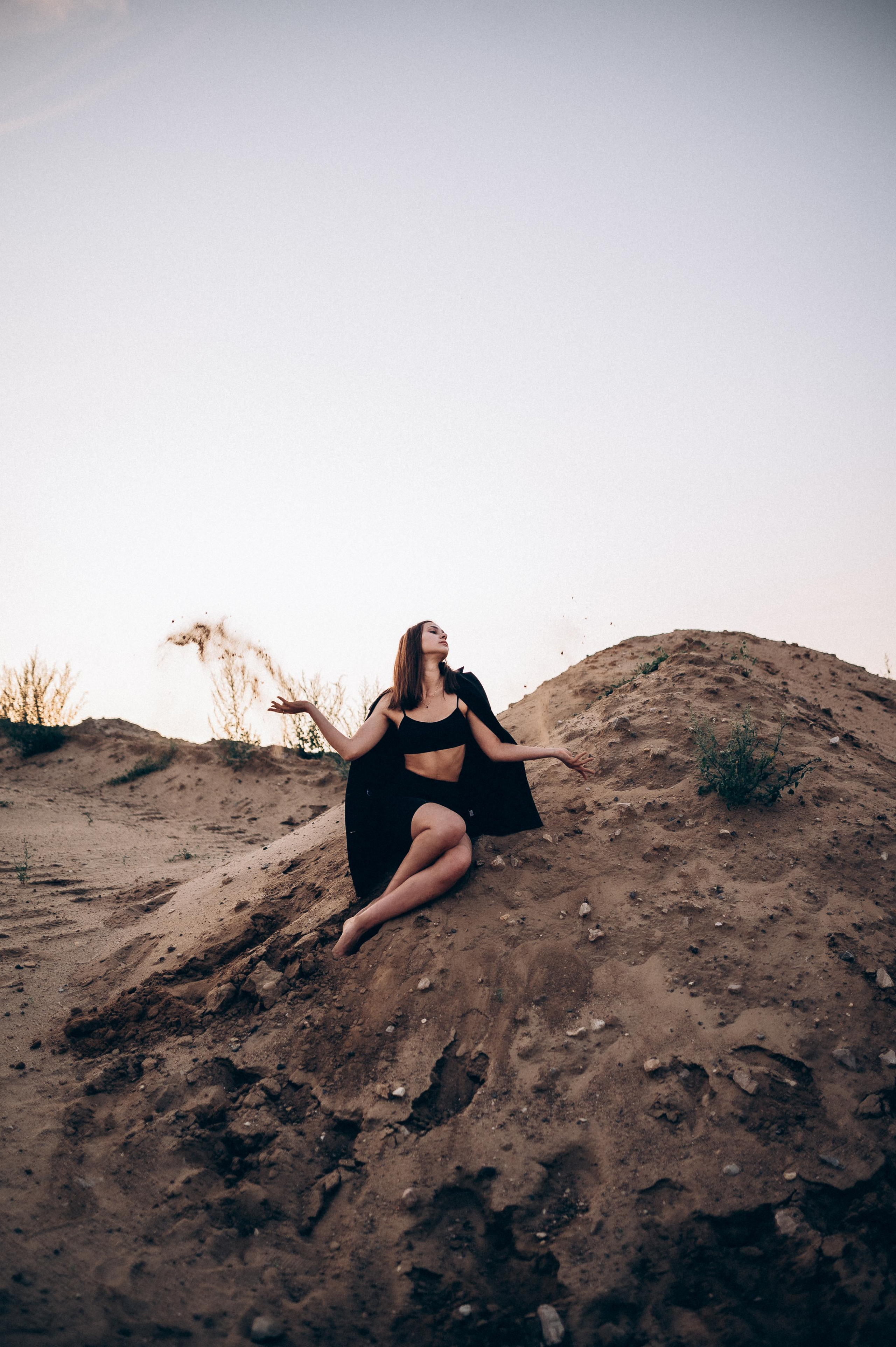 Лина в песках. Фотограф ПИТЕР СПБ Надежда Баранова