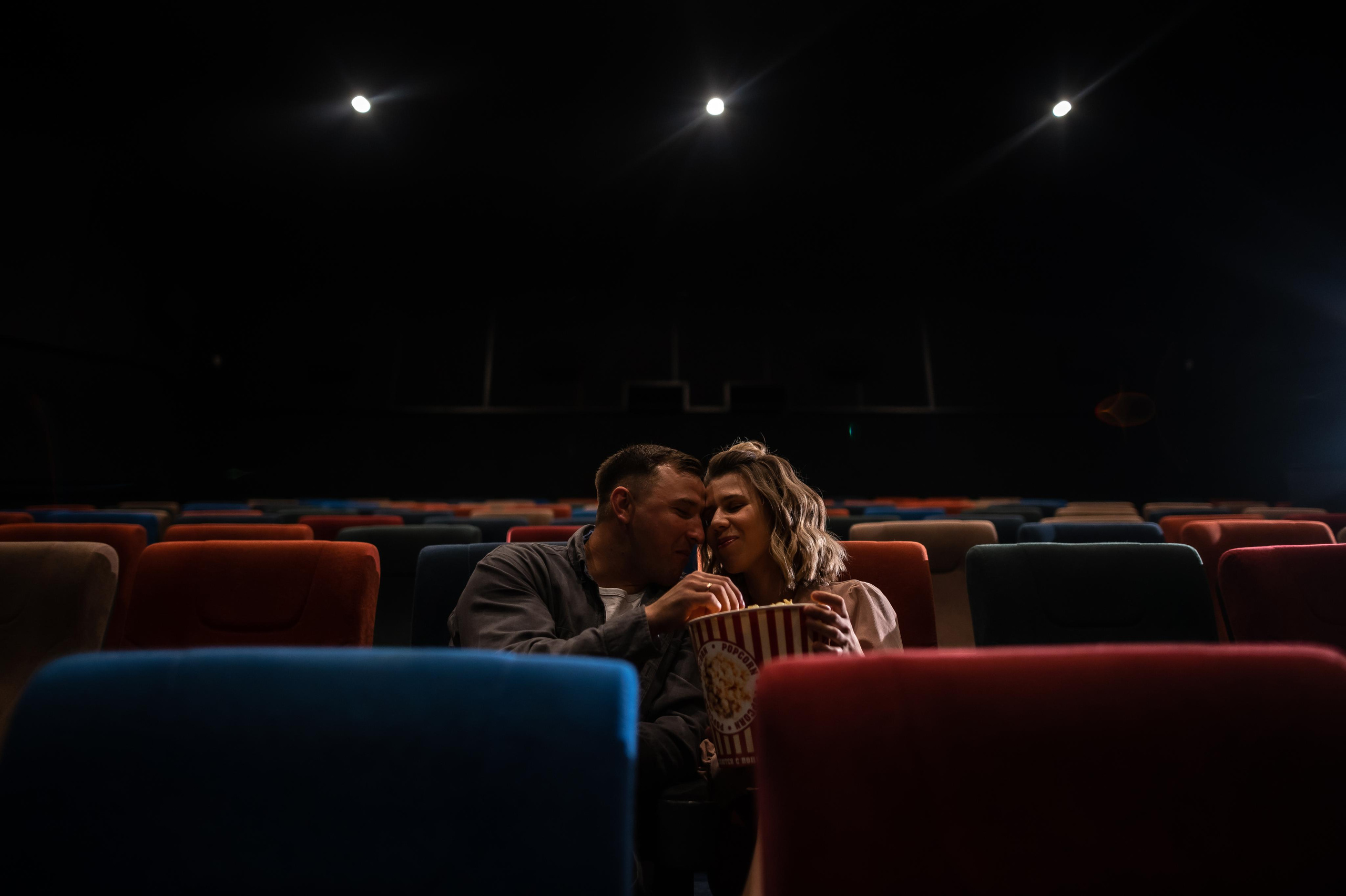 Любовь в кинотеатре. Фотограф ПИТЕР СПБ Надежда Баранова