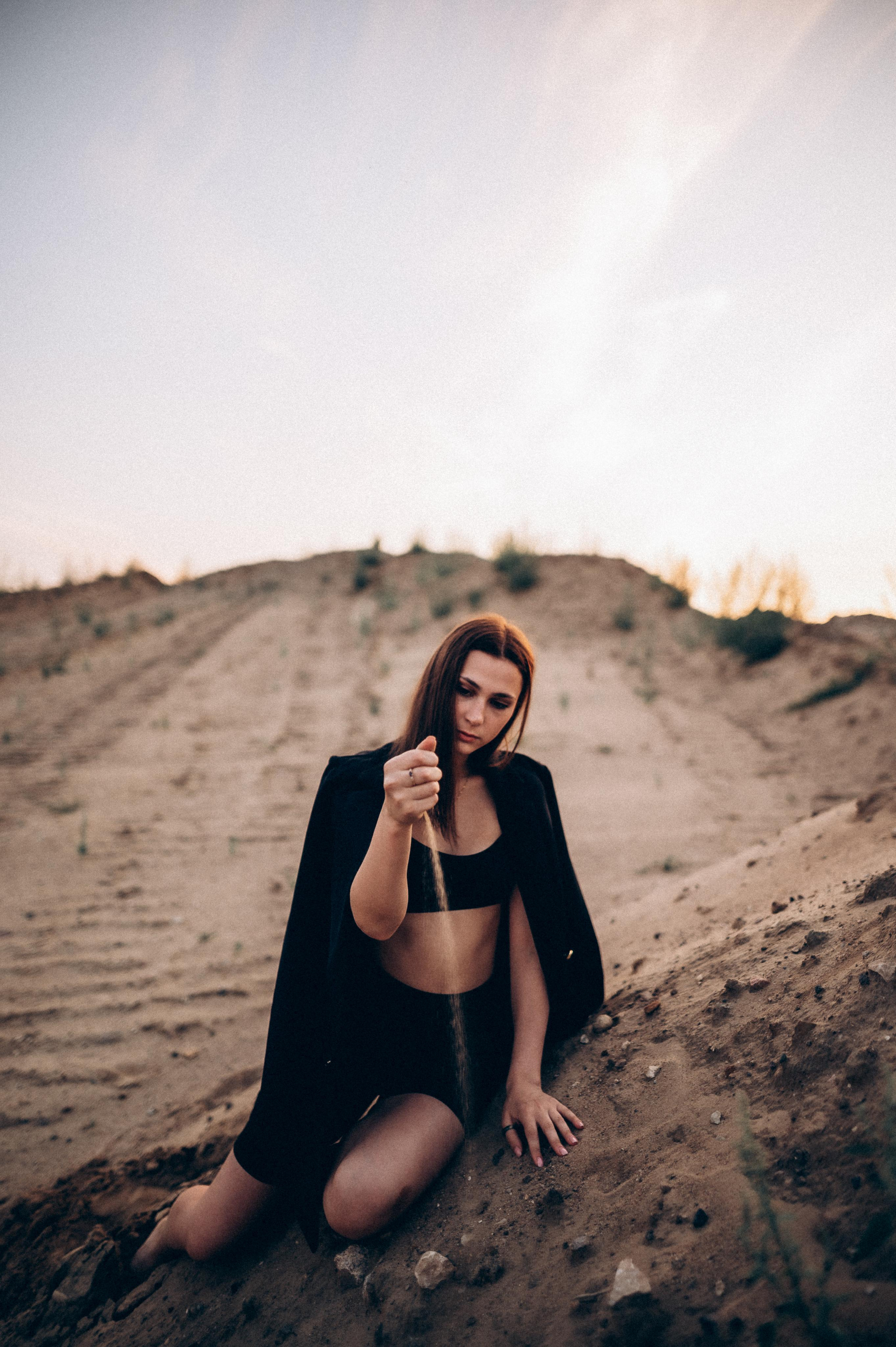 Лина в песках. Фотограф ПИТЕР СПБ Надежда Баранова