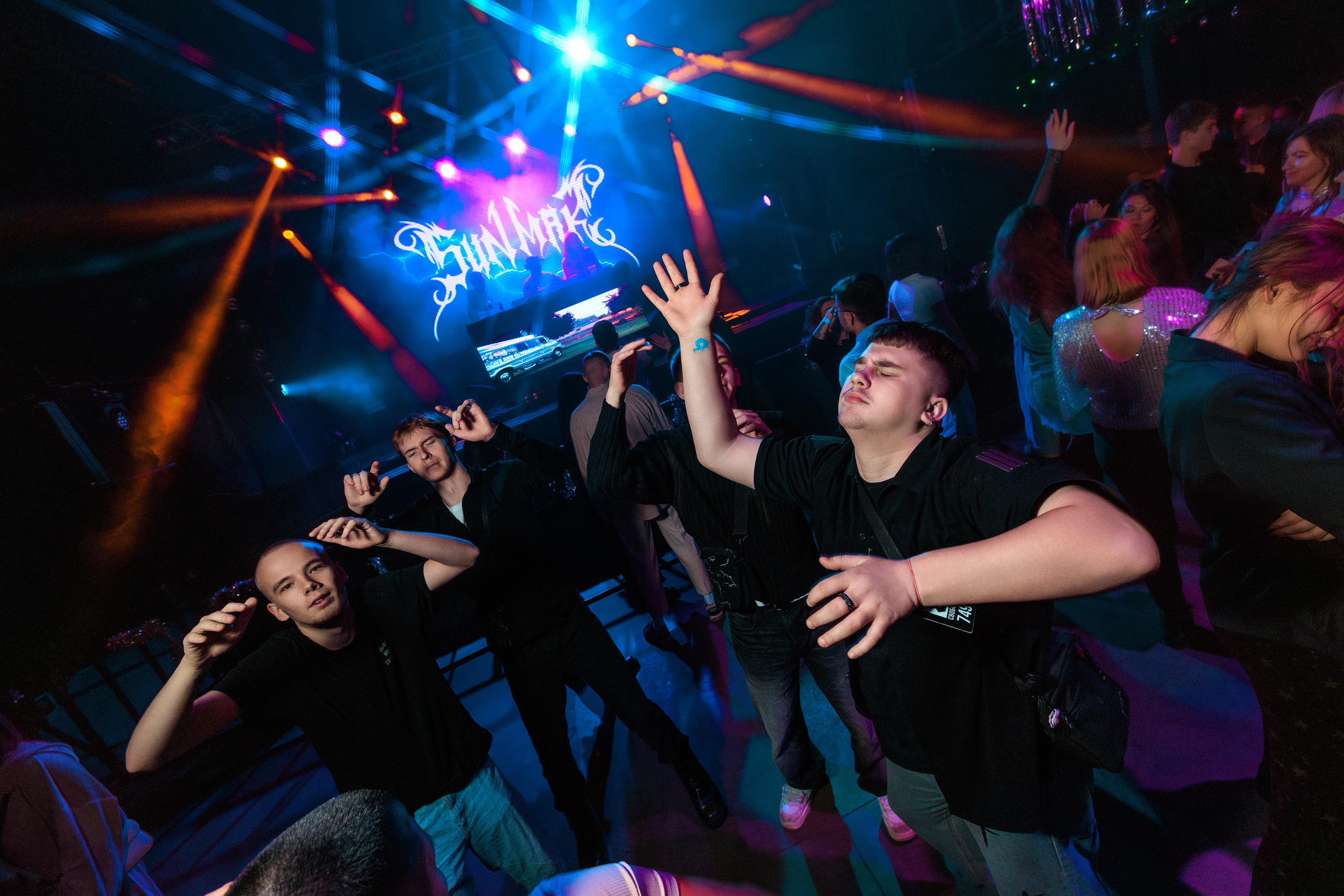 Y2K. Репортажный фотограф Екатеринбург | Яркий, качественный репортаж | Концерты, клубы, репортаж, праздники, корпоративы