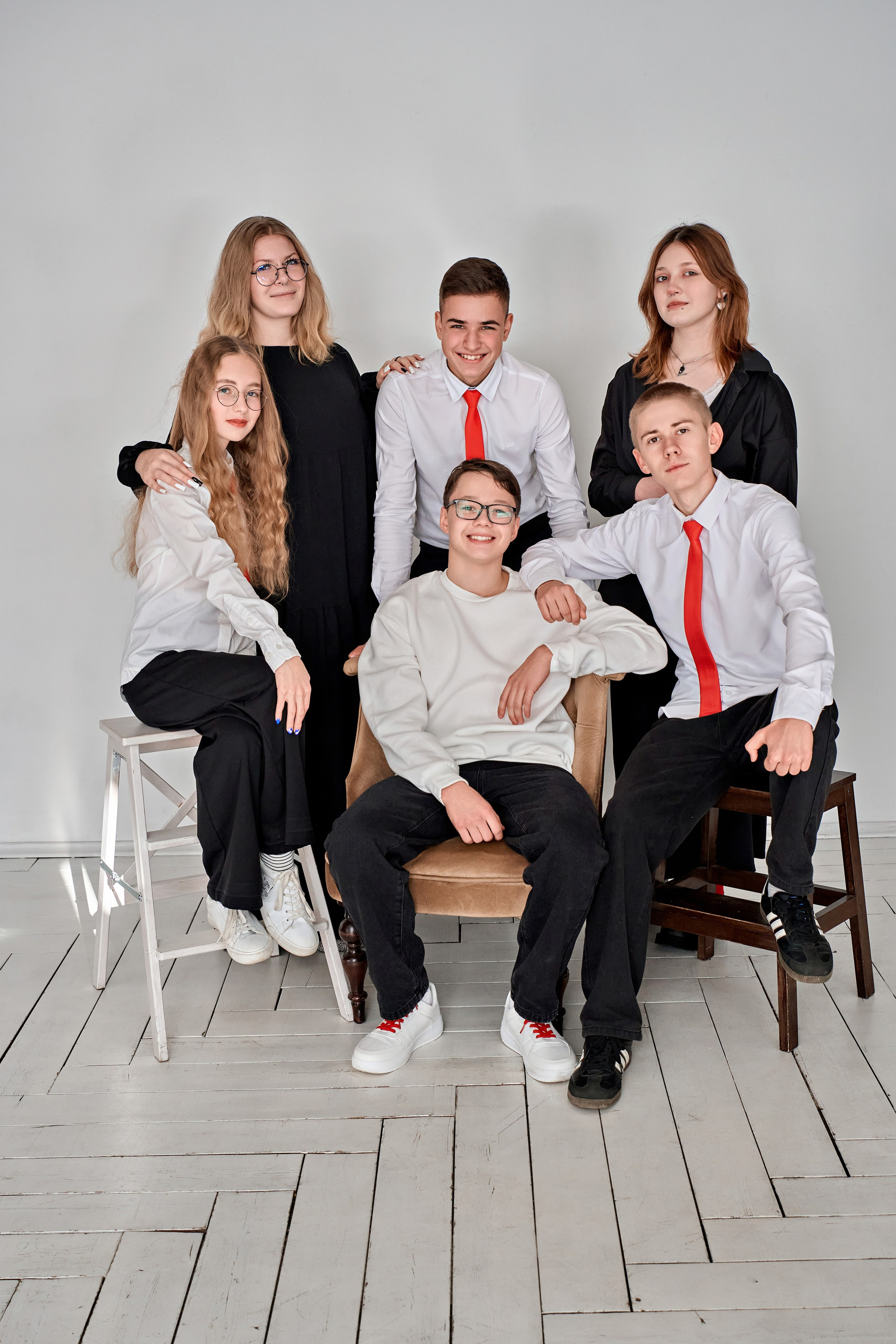 Фотосъёмка в студии «Окна» на выпускные альбомы. Калуга. Фотограф Меняйло Евгений. Свадьба. Портрет. Репортаж. Семья. Контент