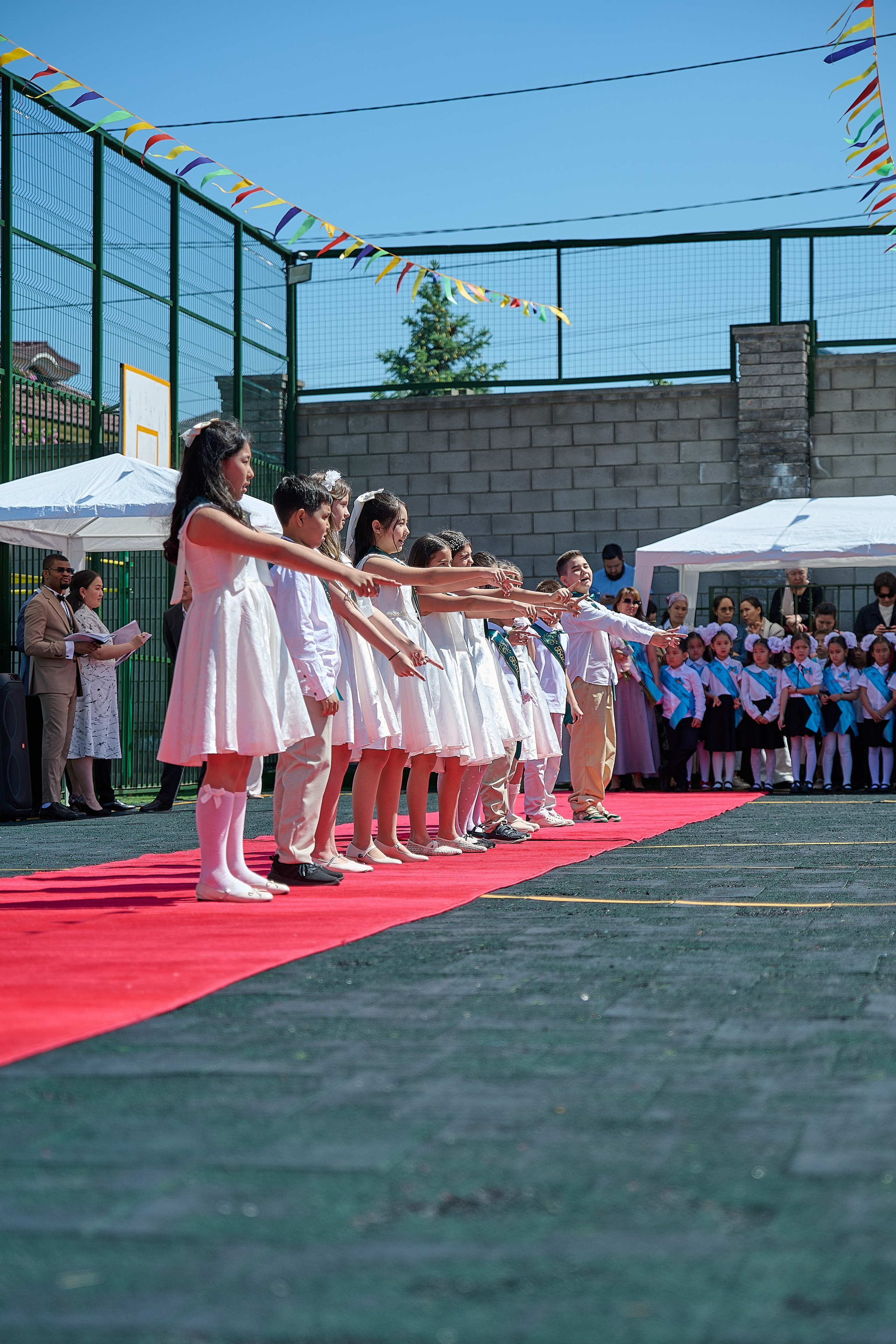 Линейка в школа Abai International school. Фотограф в Алматы Егор Поленов