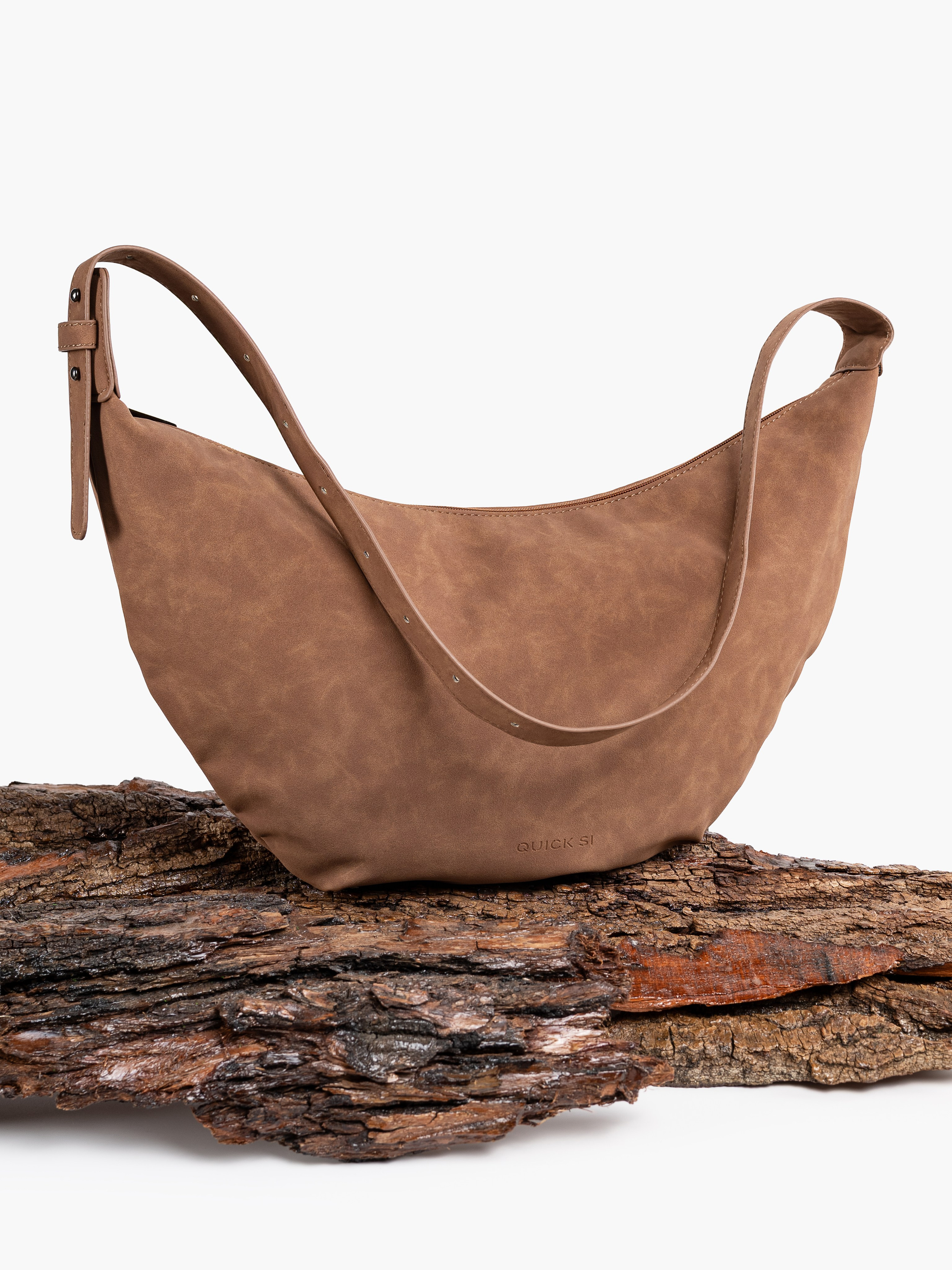 Q Сумки хобо серия 1. Предметный фотограф, фото для маркетплейсов Пятигорск, КМВ