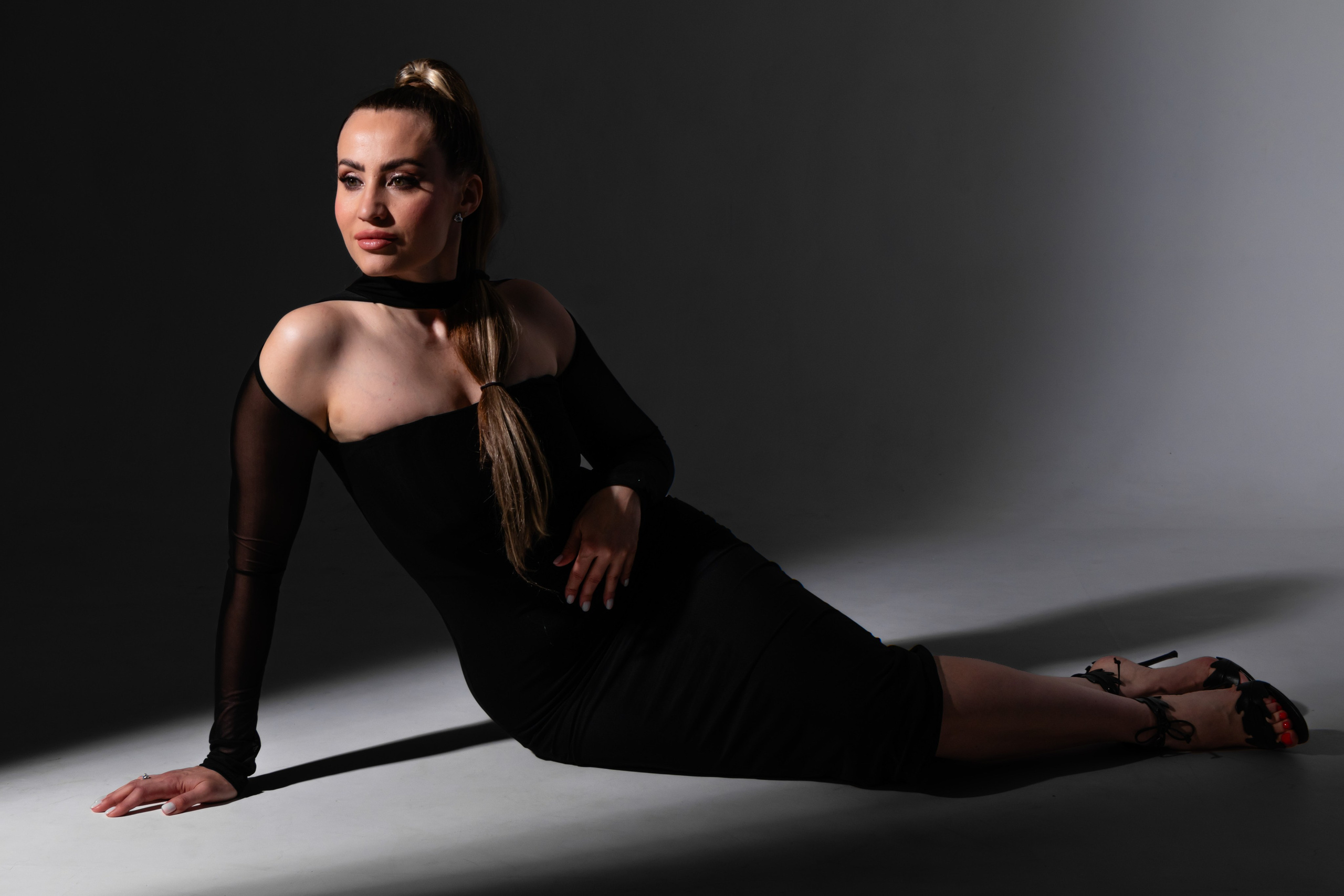 Красивая фотосессия в студии с одеждой и визажем Жуковский, Раменское, Чулково, Кратово, Москва. Лиза Кутанина — семейный фотограф и фотограф беременных в Жуковском