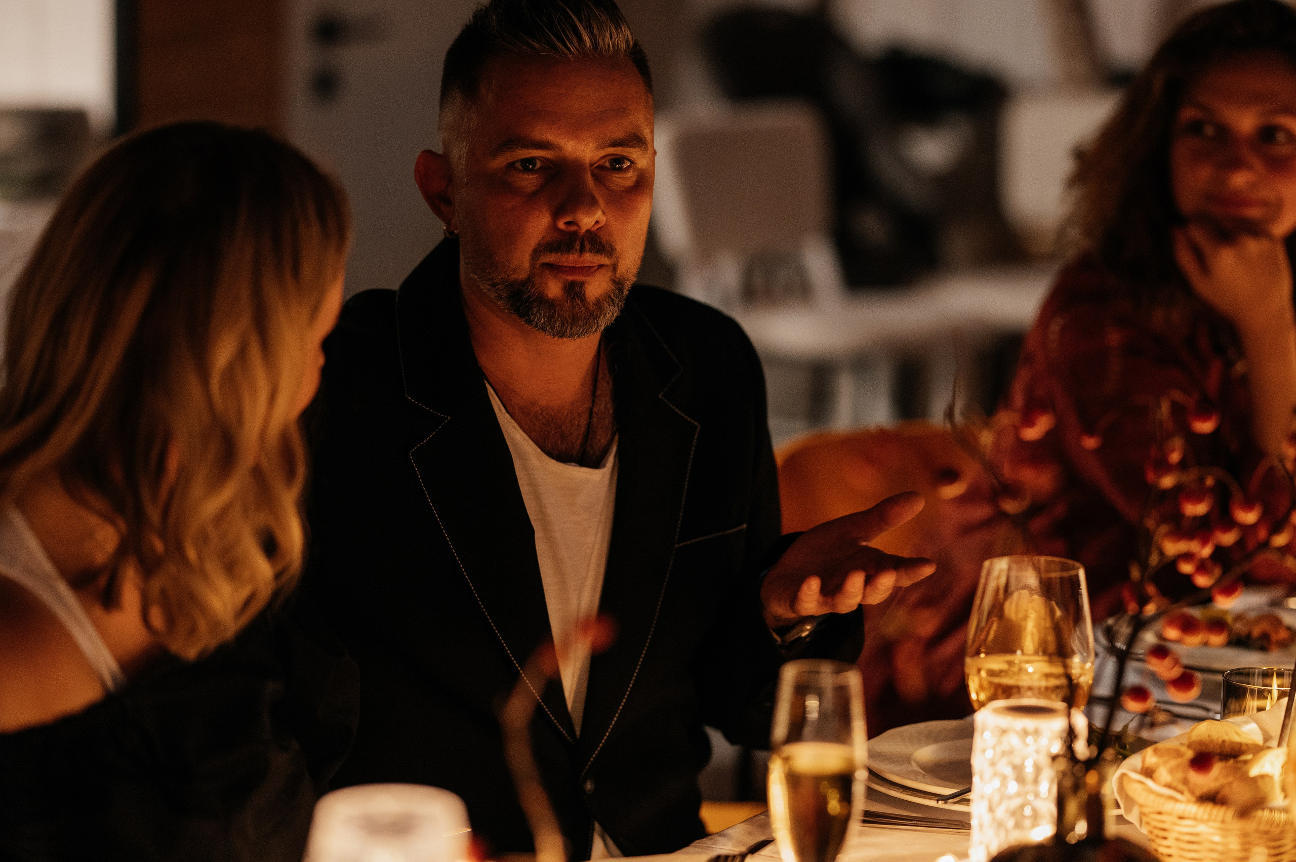 Невероятно атмосферный семейный ужин. Wedding photographer in Moscow and around the world Andrey Medvednikov