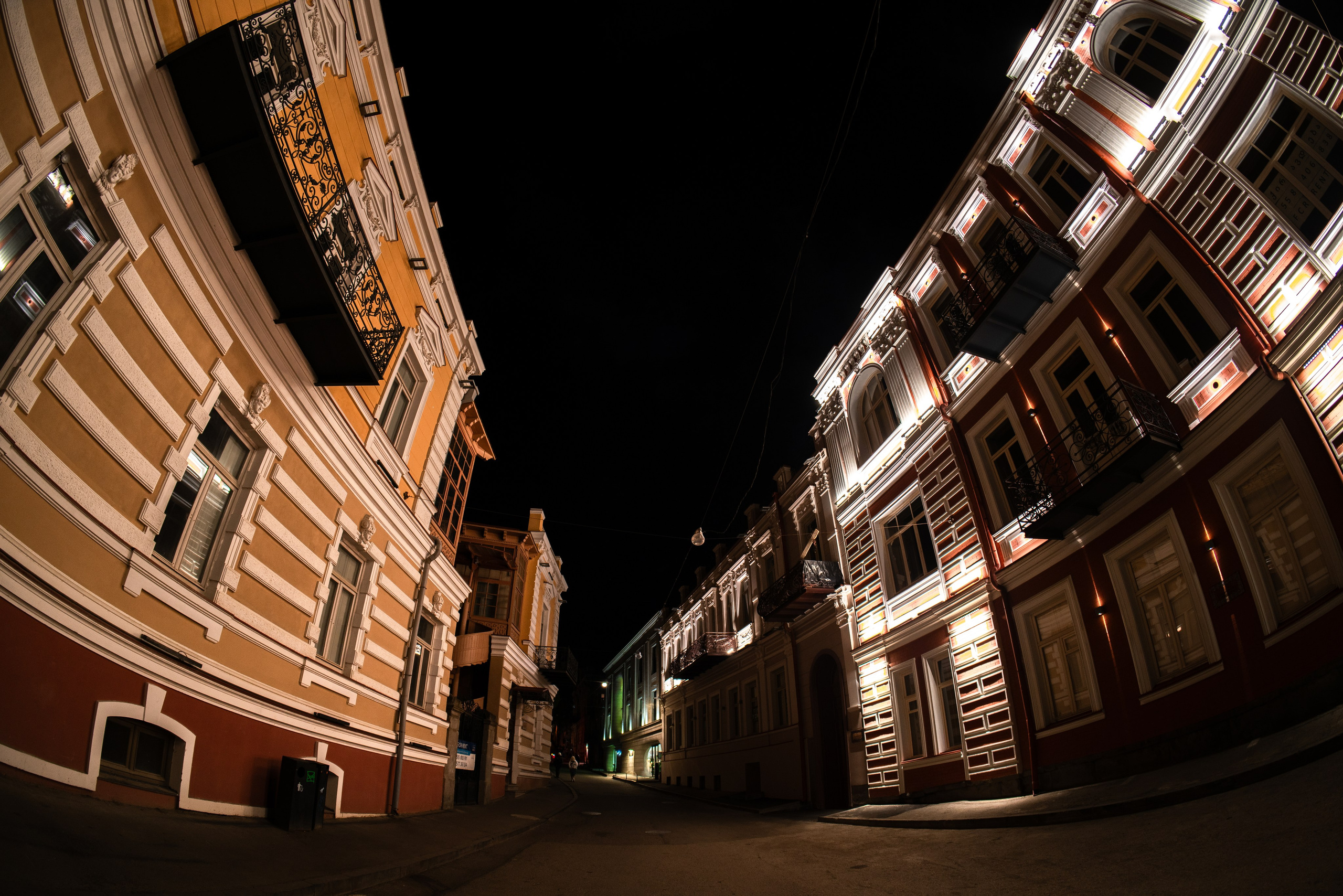 УЛИЦЫ. ПОБУДЬ ЗДЕСЬ И ЦЕЛЕЕ БУДЕТ ЭТОТ МИР