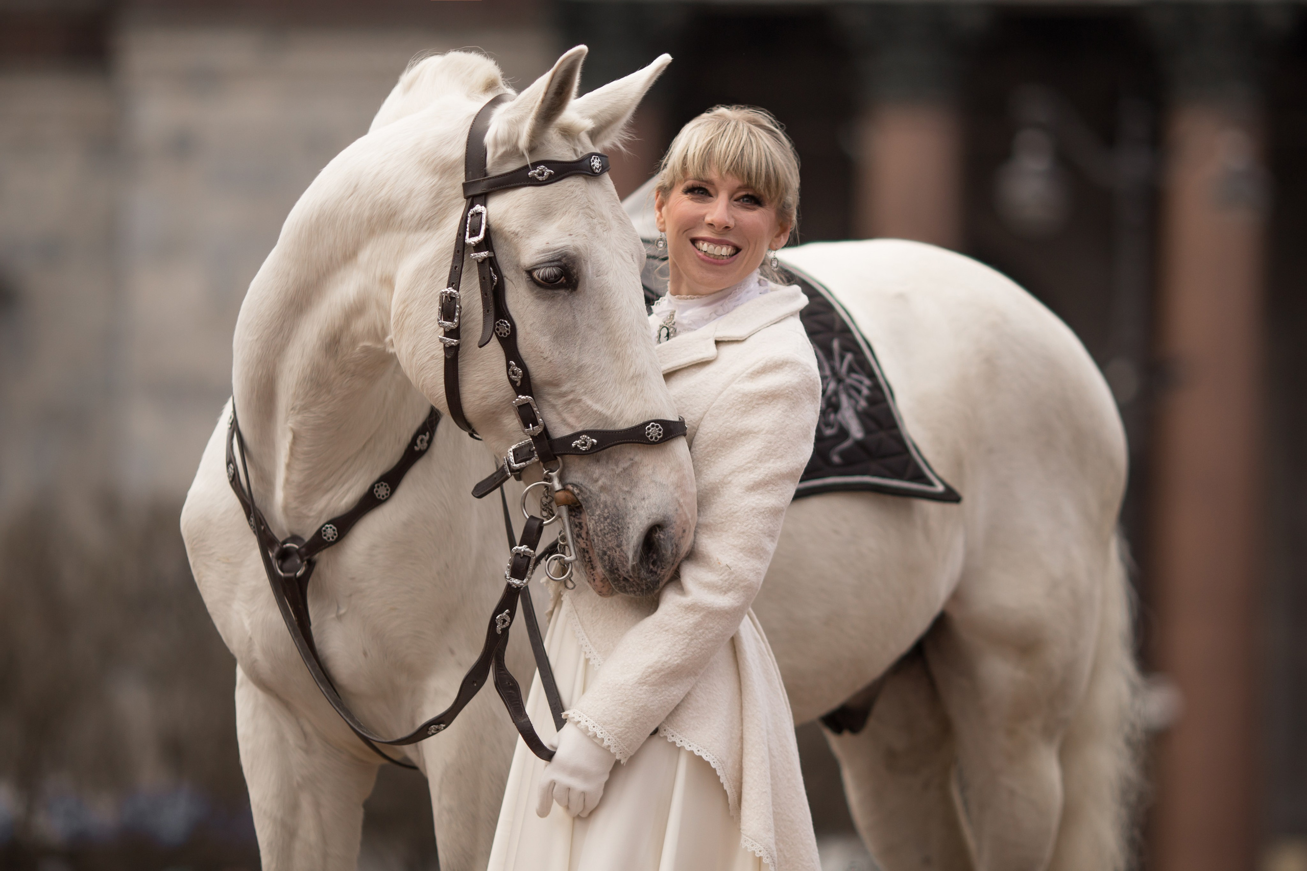 Фотосессия с лошадью у Исаакиевского собора