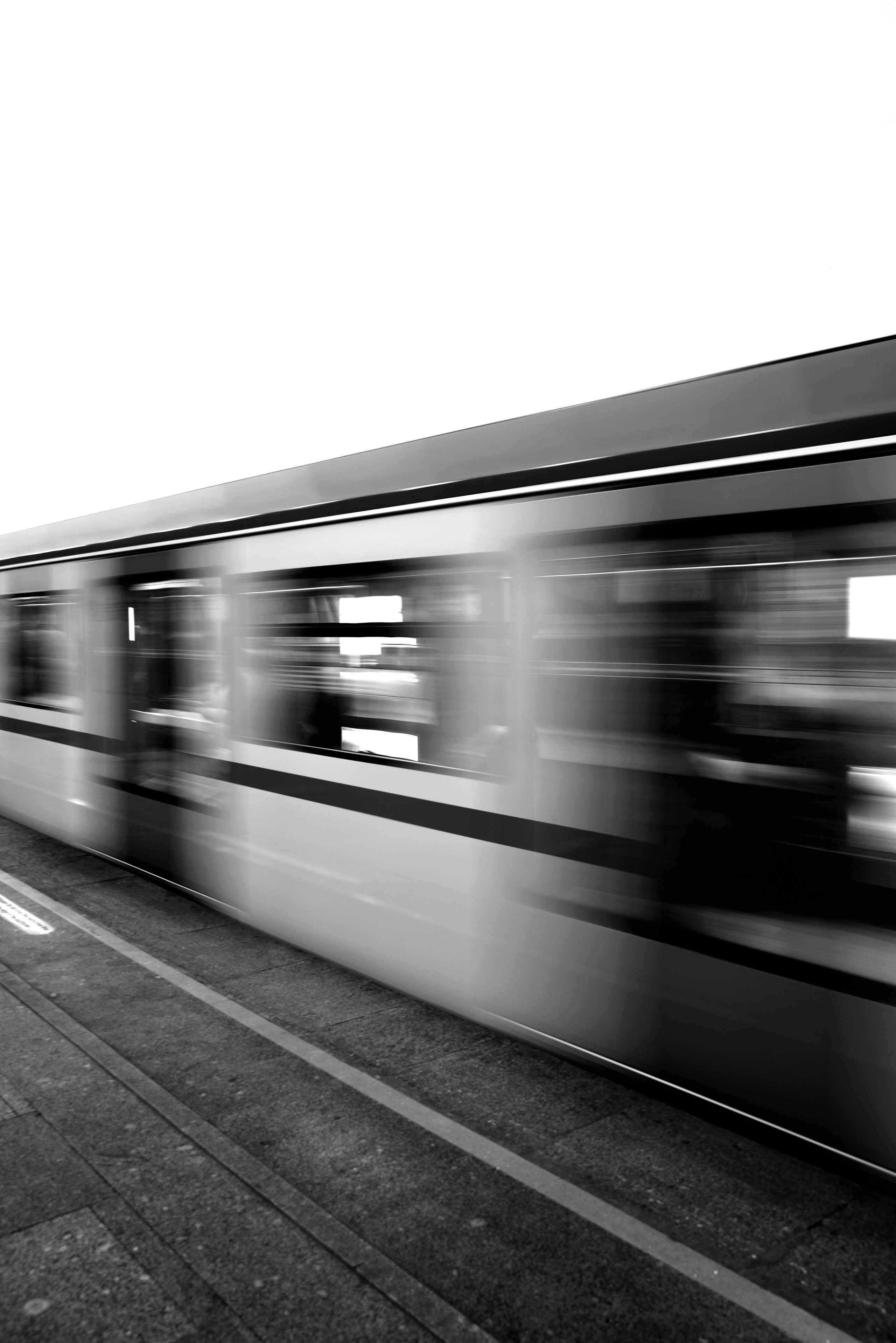 Вагон метро в движении