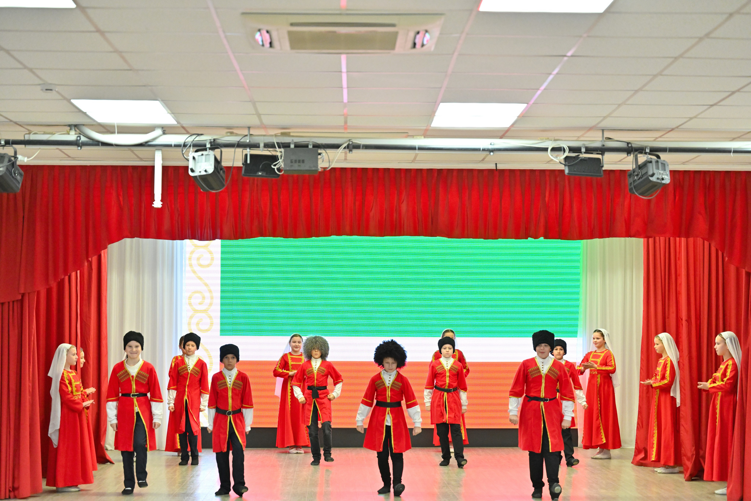 2025-11-21 День семьи 127. Снежинск фото Андрианов