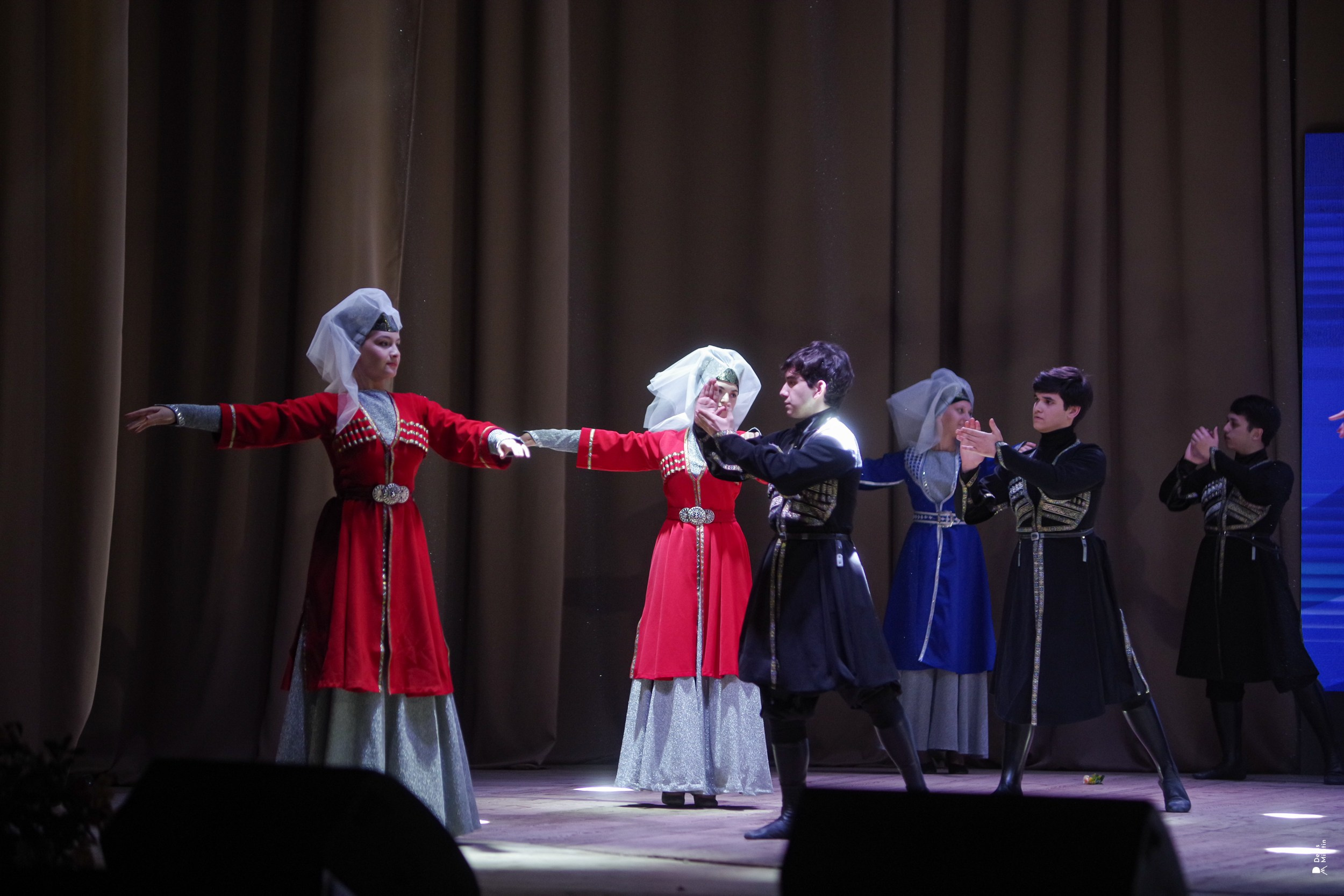 Танцы в Хоби. Портретный фотограф Денис Милютин