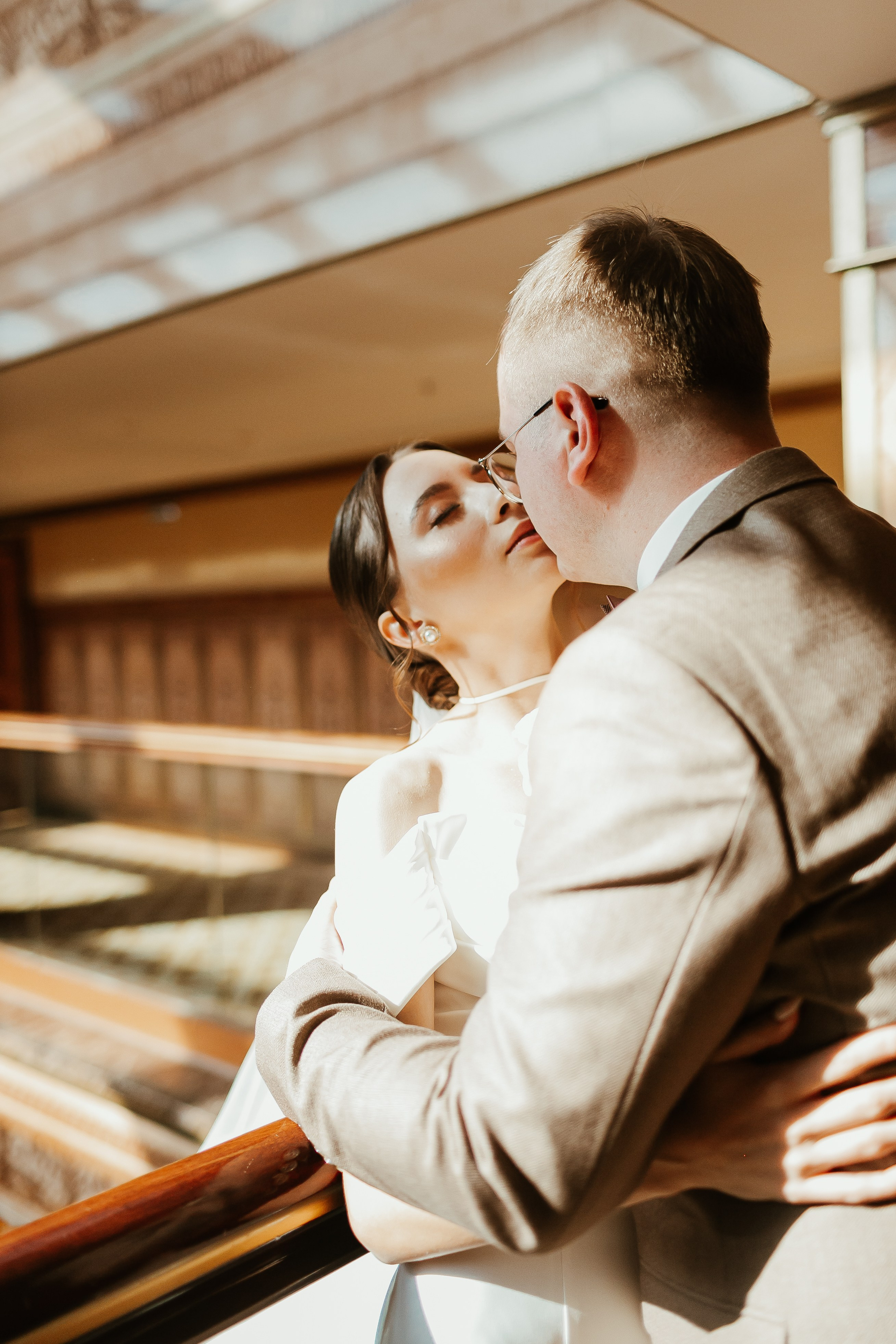 Свадебная осенняя фотосессия Ивана и Лидии в городе. Свадебный и репортажный фотограф в Ярославле и Санкт-Петербурге Роман Микрюков