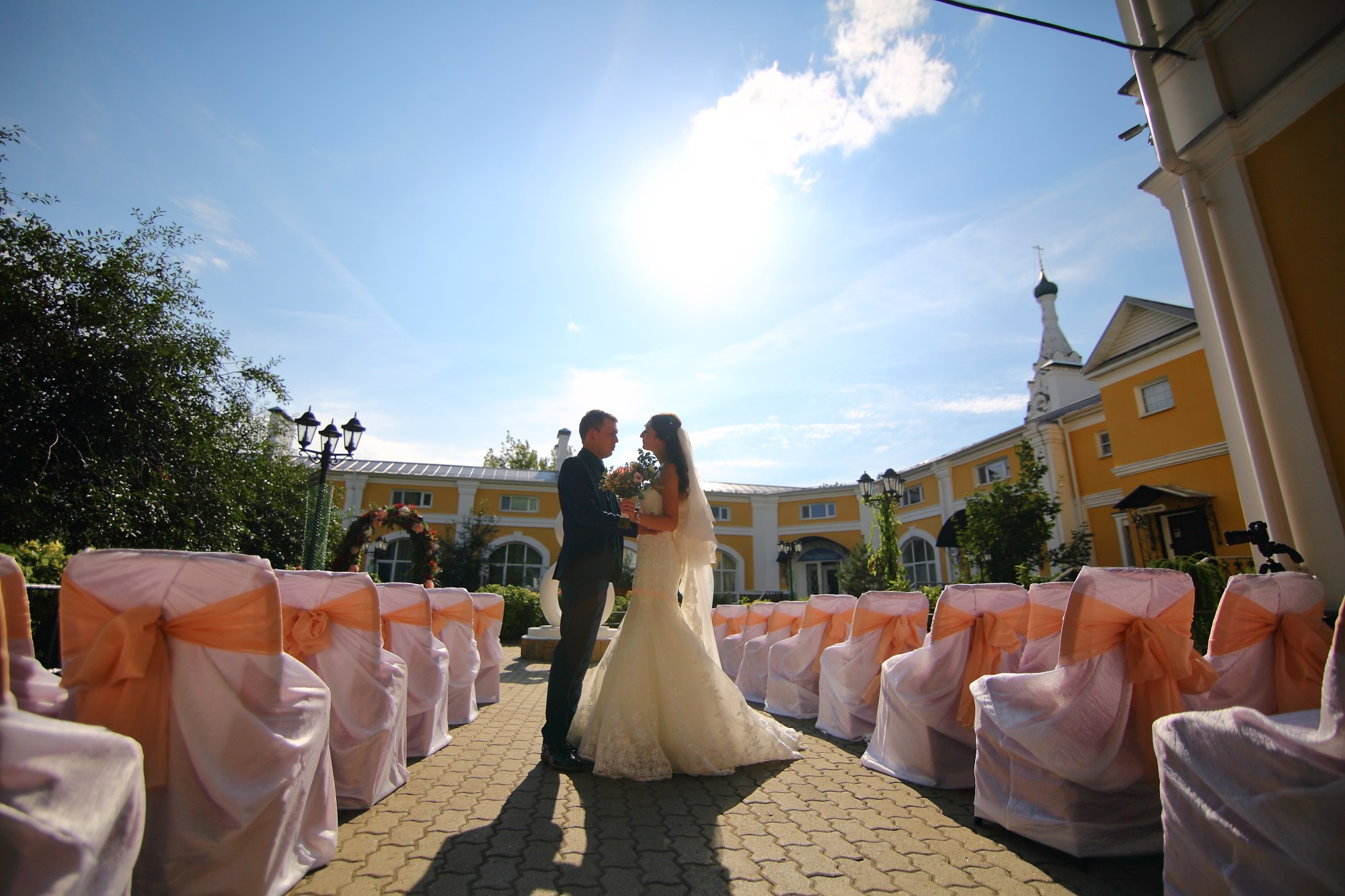 Выездная регистрация в красивом месте в Ярославле. Свадебный и репортажный фотограф в Ярославле и Санкт-Петербурге Роман Микрюков