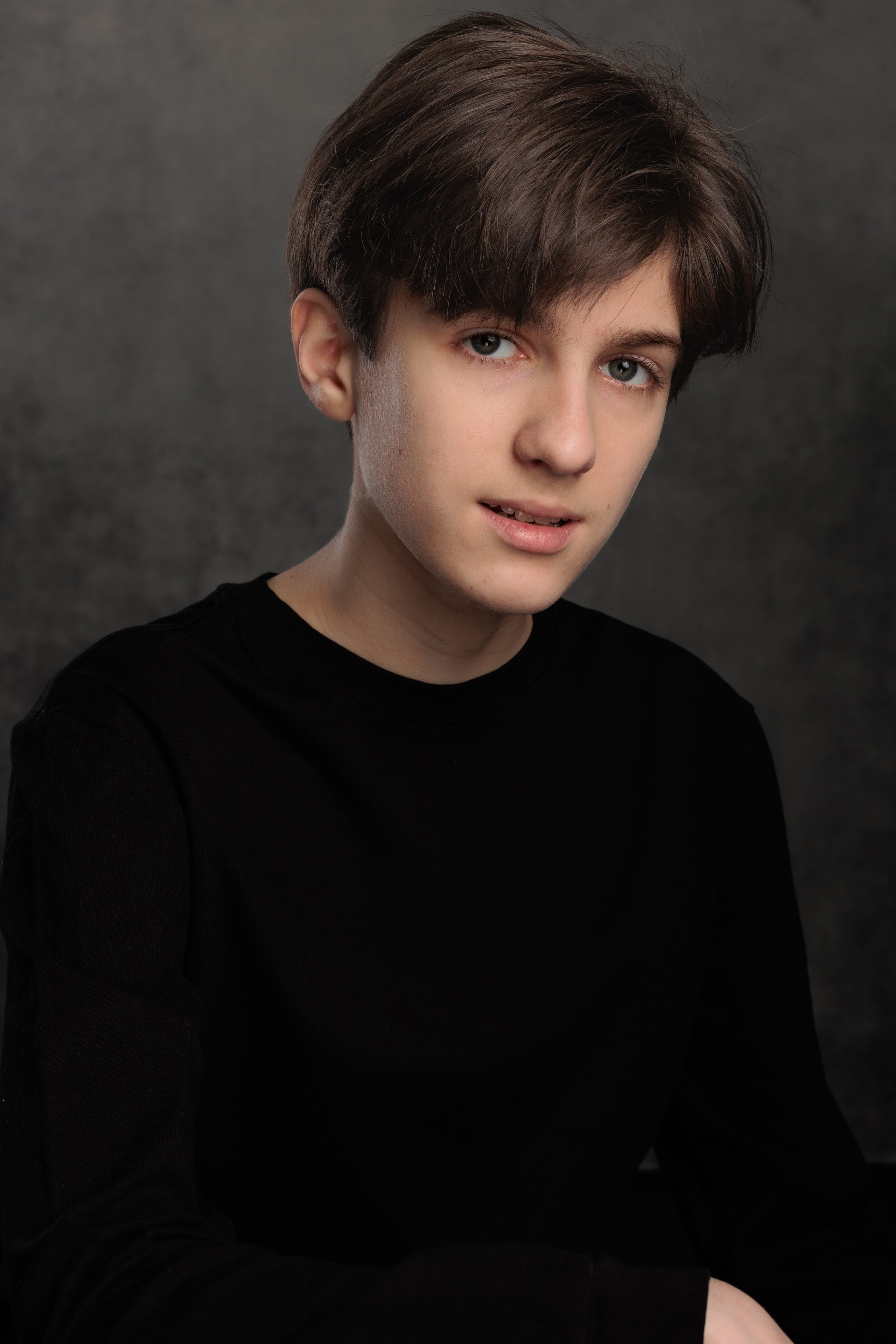 АРТЕМ. Я фотограф из Москвы к Вашим услугам