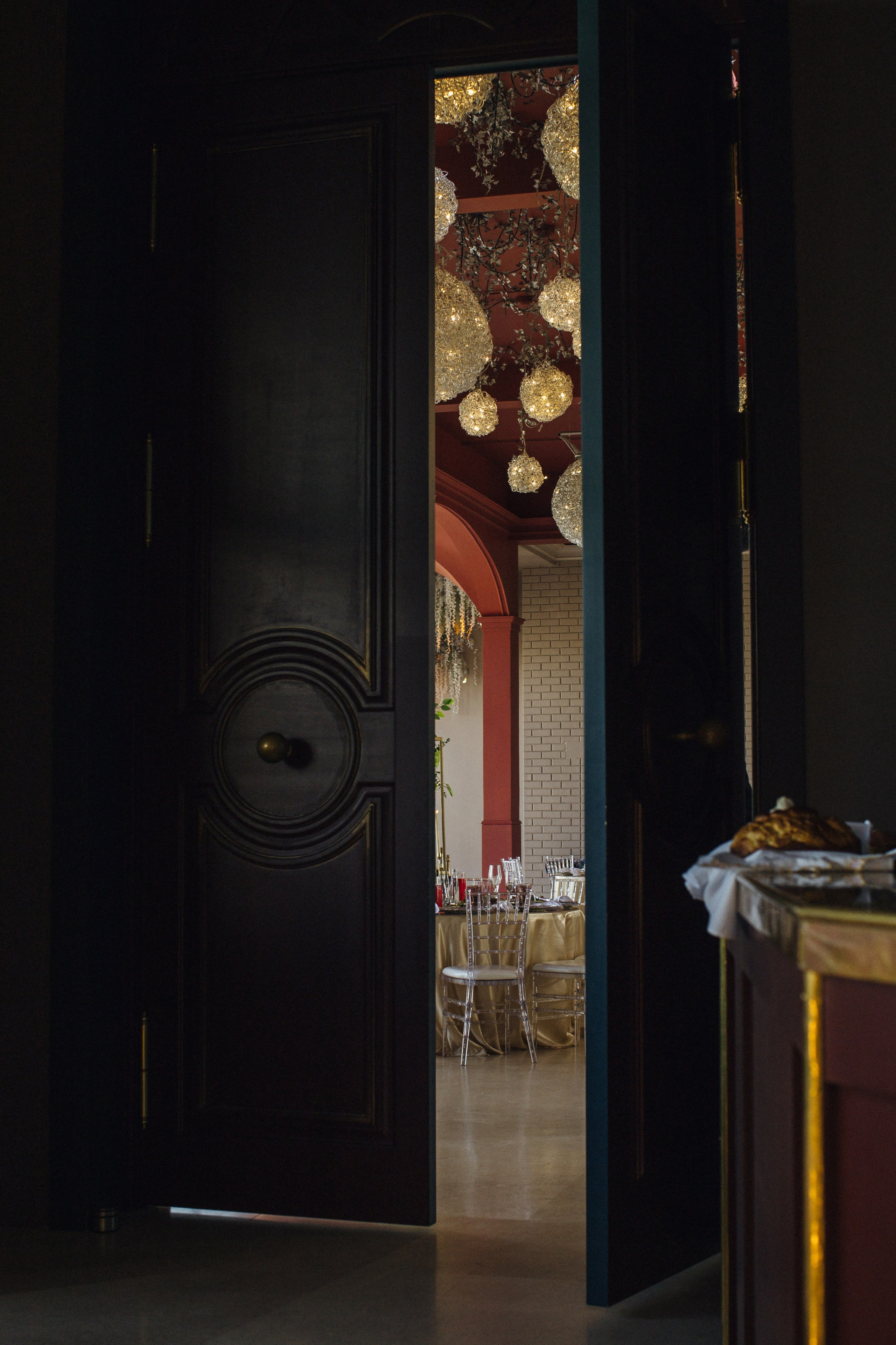 Банкет (Ксения & Никита). Свадебные фотографы в г. Сургут Маркова Наталья и Замахина Елена