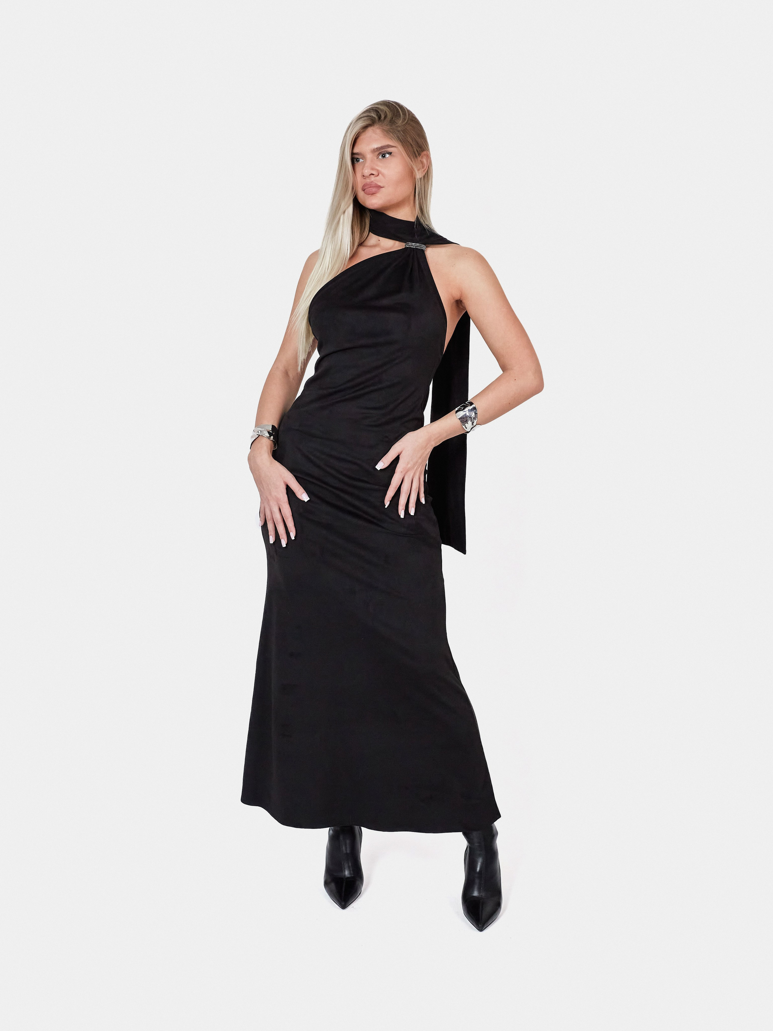 Фотосъемка с моделью на белом фоне. Коммерческий фотограф в Москве Павел Володин