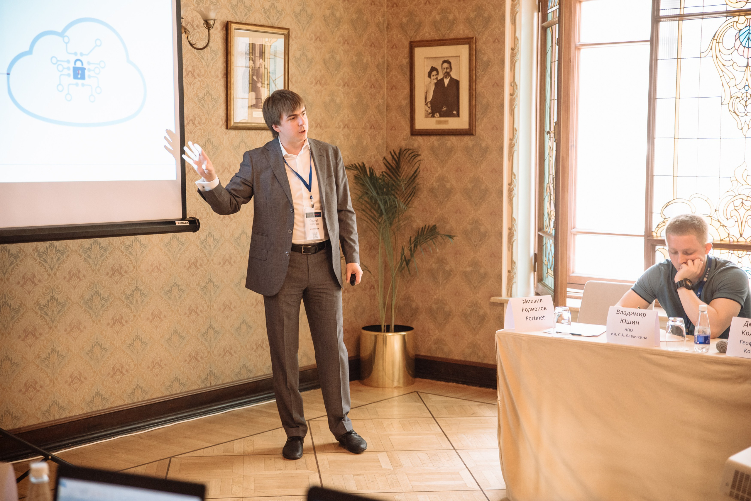 Frontinet_metropol. Антон Гошовский - свадебный и семейный фотограф в Москве и Крыму