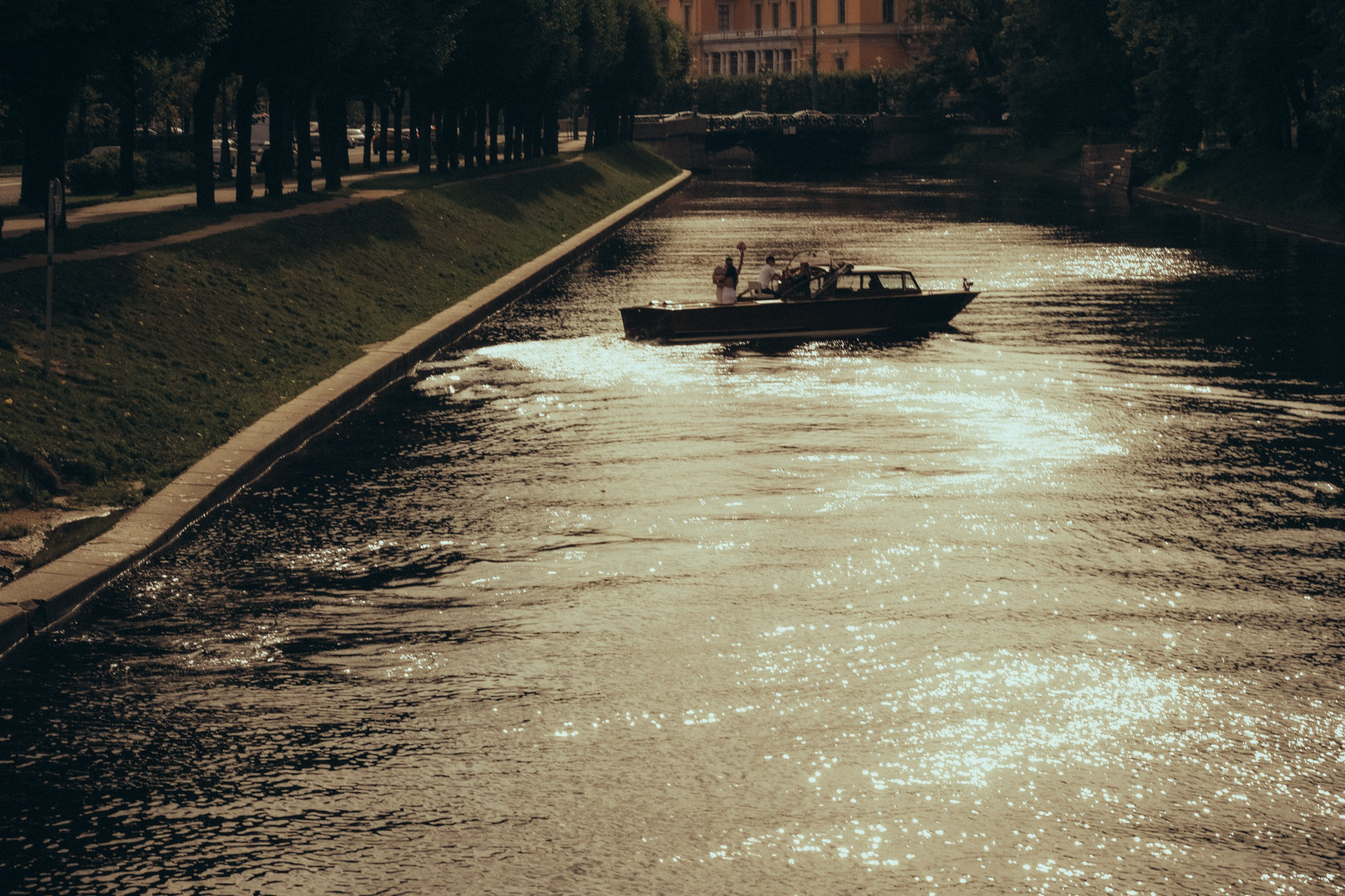 СВАДЕНБНАЯ СЬЕМКА НА КАТЕРЕ ПО КАНАЛАМ САНКТ-ПЕТЕРБУРГА И В АКВАТОРИИ НЕВЫ. Профессиональный фотограф, Санкт-Петербург — Виктория Богомолова