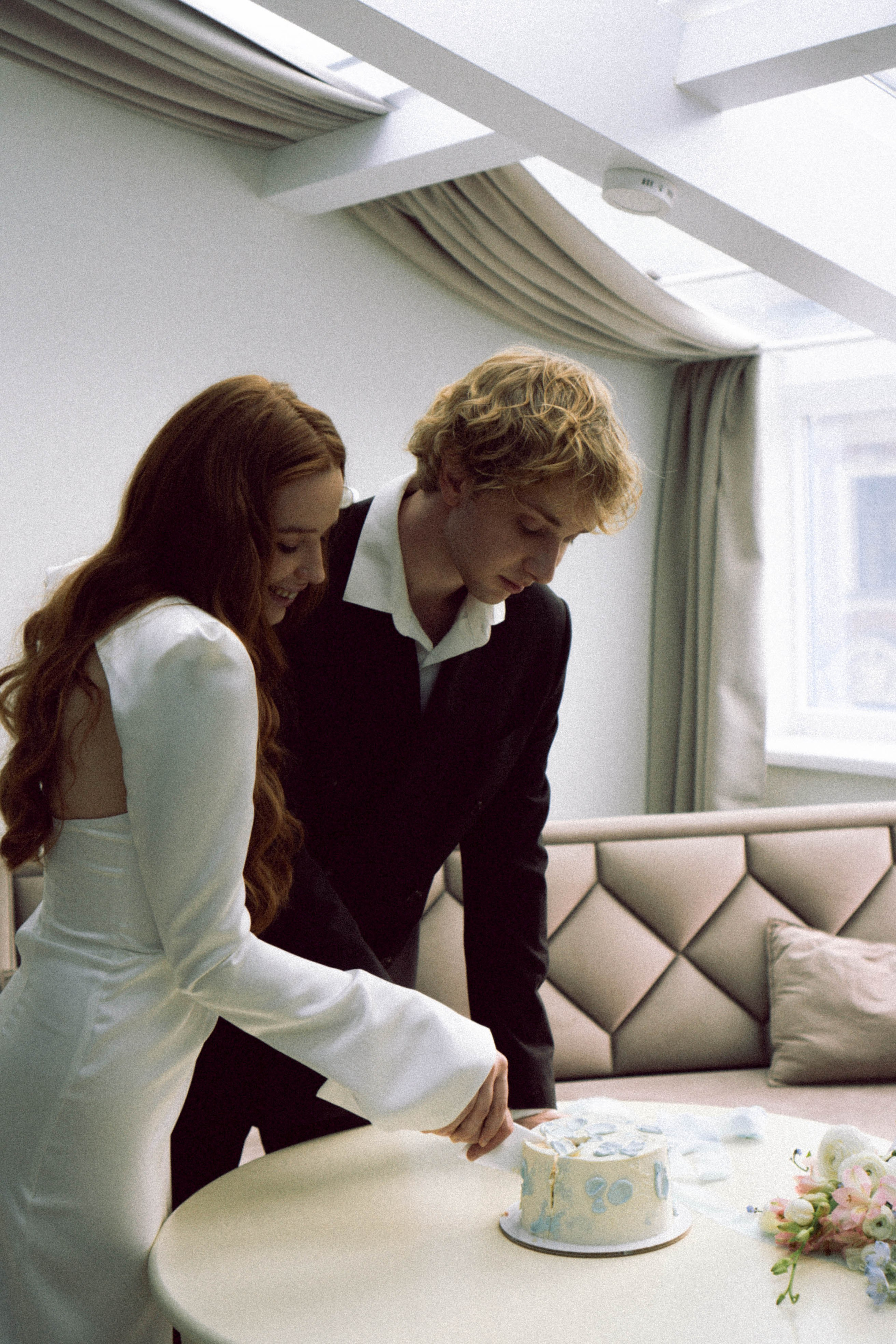 СВАДЕБНАЯ СЬЕМКА В ОТЕЛЕ. СБОРЫ ЖЕНИХА И НЕВЕСТЫ И ТАКЖЕ ТОР И ПОДГОТОВКА К ПРОГУЛКЕ. Профессиональный фотограф, Санкт-Петербург — Виктория Богомолова