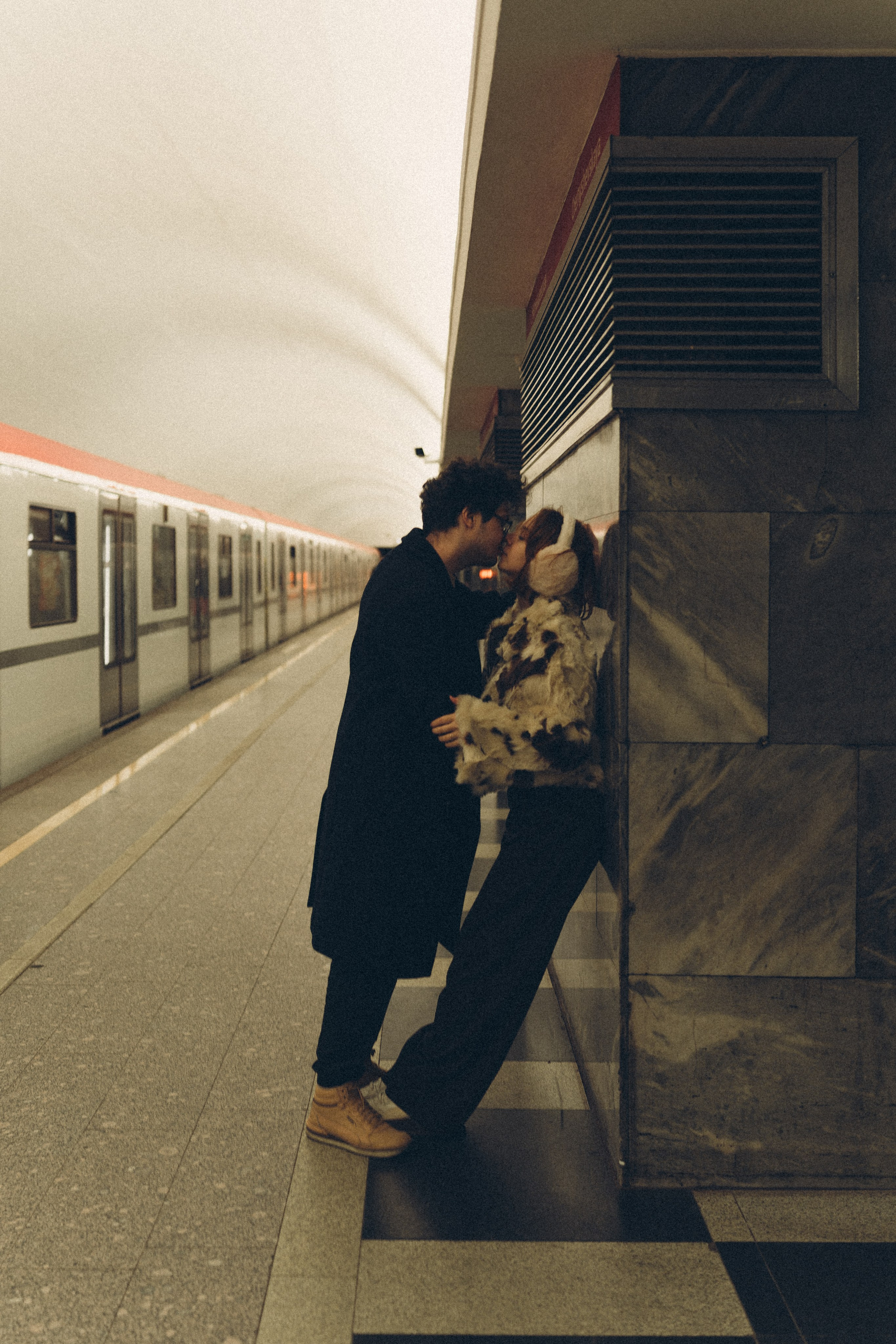 НОВОГОДНЯЯ ФОТОСЕСИИЯ ПАРЫ В МЕТРО ЛЮБОВЬ. Профессиональный фотограф, Санкт-Петербург — Виктория Богомолова