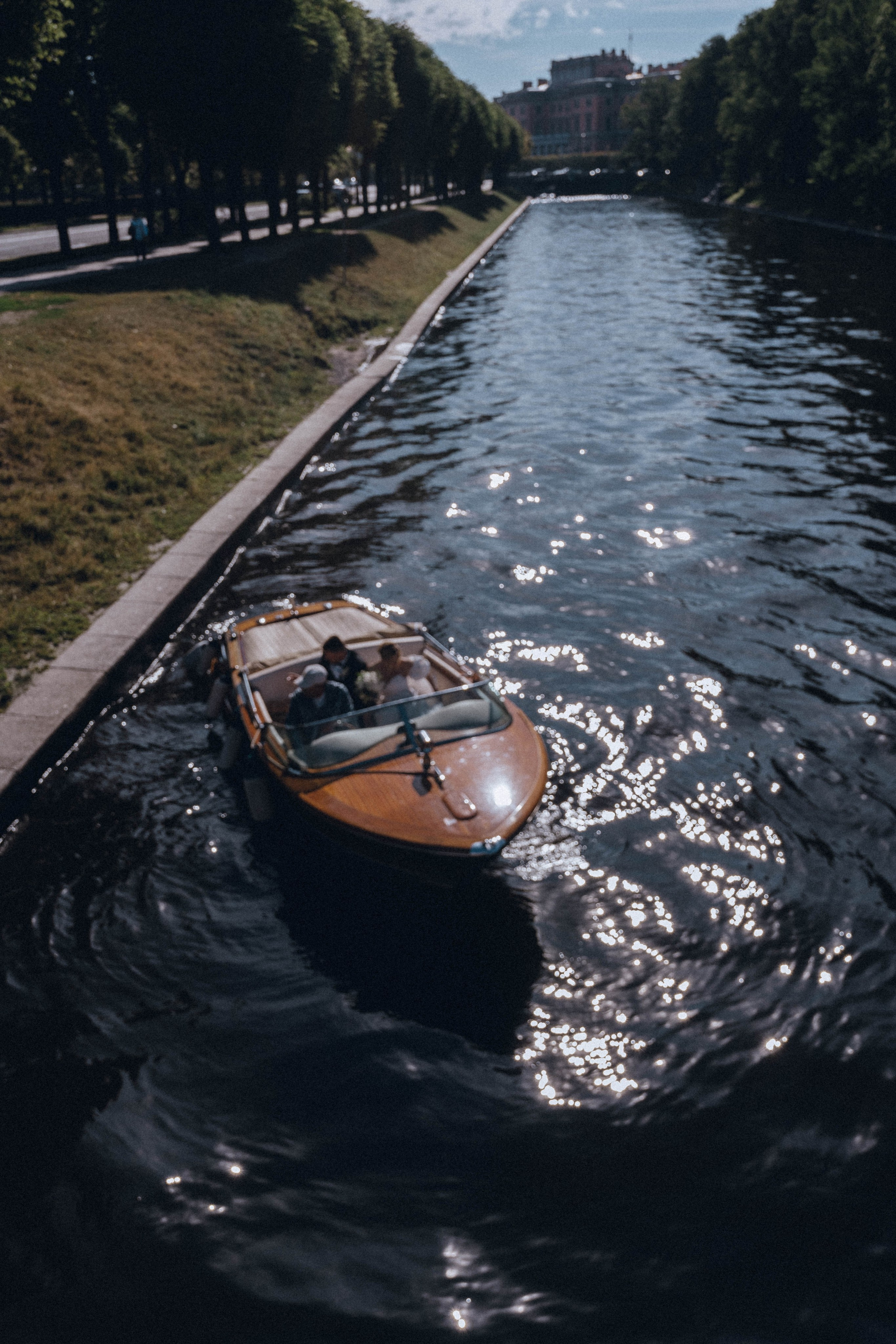 СВАДЕНБНАЯ СЬЕМКА НА КАТЕРЕ ПО КАНАЛАМ САНКТ-ПЕТЕРБУРГА И В АКВАТОРИИ НЕВЫ. Профессиональный фотограф, Санкт-Петербург — Виктория Богомолова