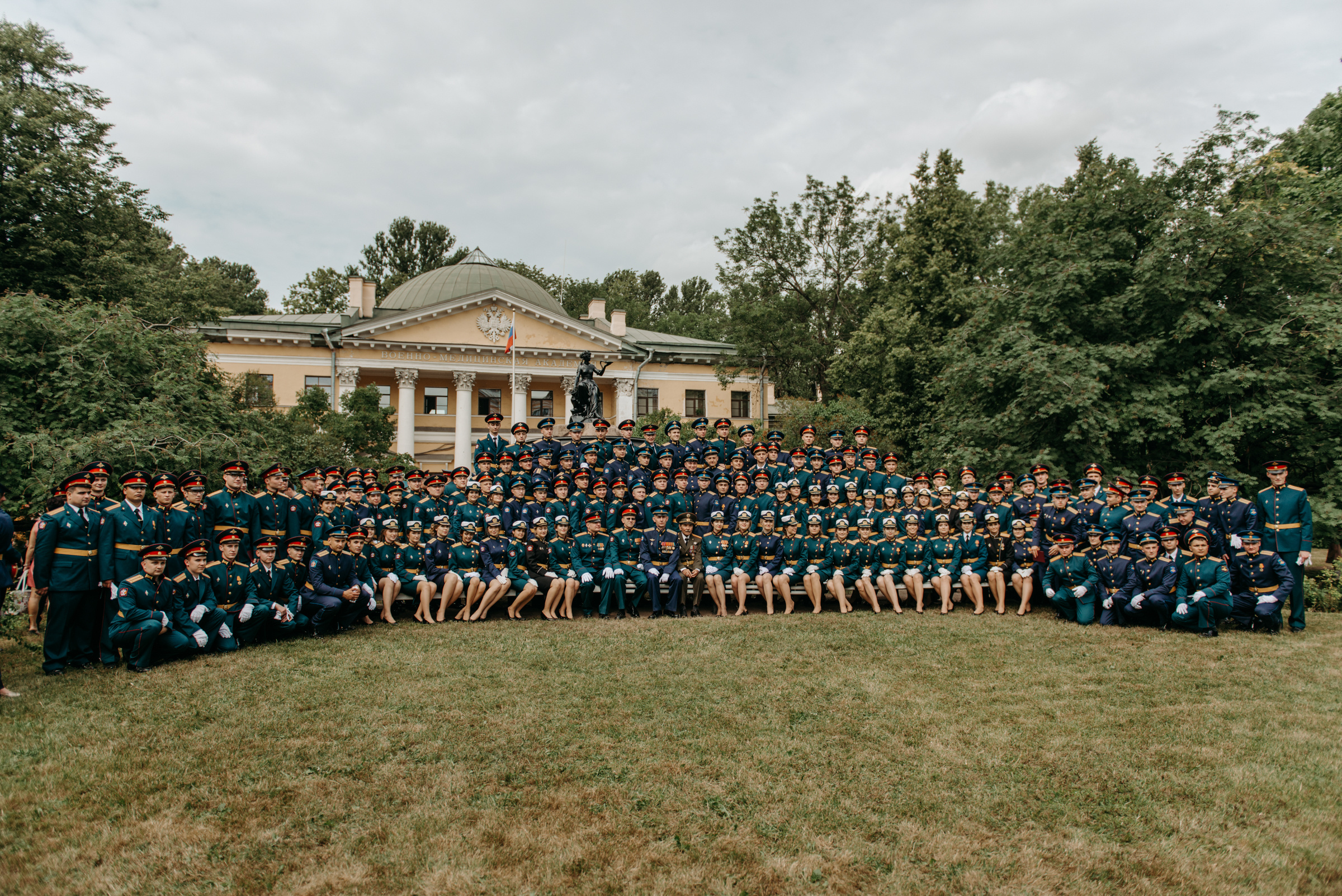 Фотограф на выпускной в Военно Медицинской Академии. Свадебный фотограф в Санкт-Петербурге Венера Ахметова