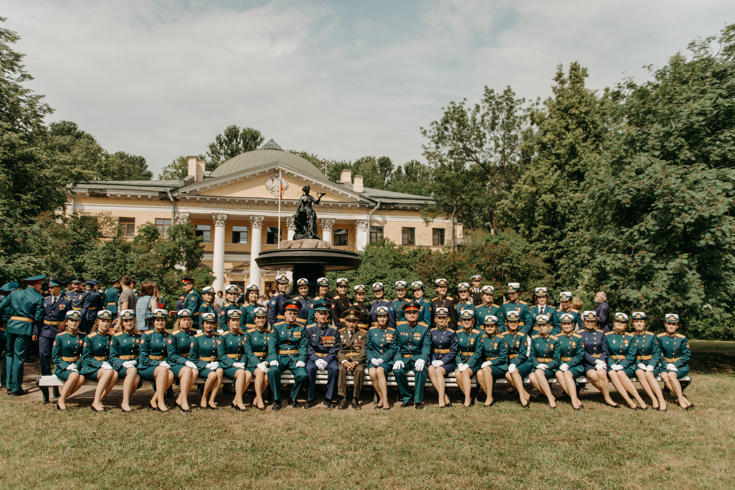 Фотограф на выпускной в Военно Медицинской Академии. Свадебный фотограф в Санкт-Петербурге Венера Ахметова