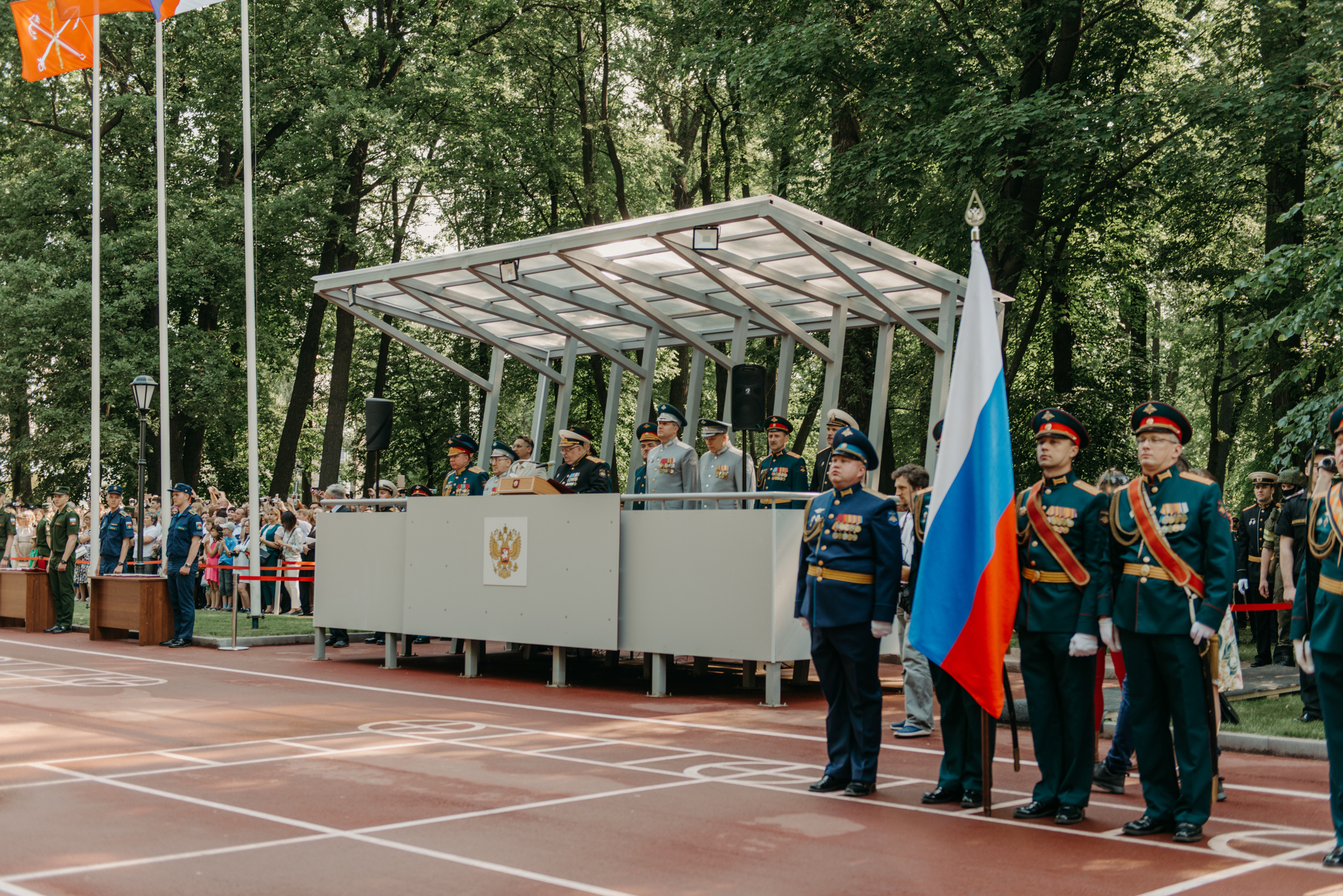 Фотограф на выпускной в Военно Медицинской Академии. Свадебный фотограф в Санкт-Петербурге Венера Ахметова