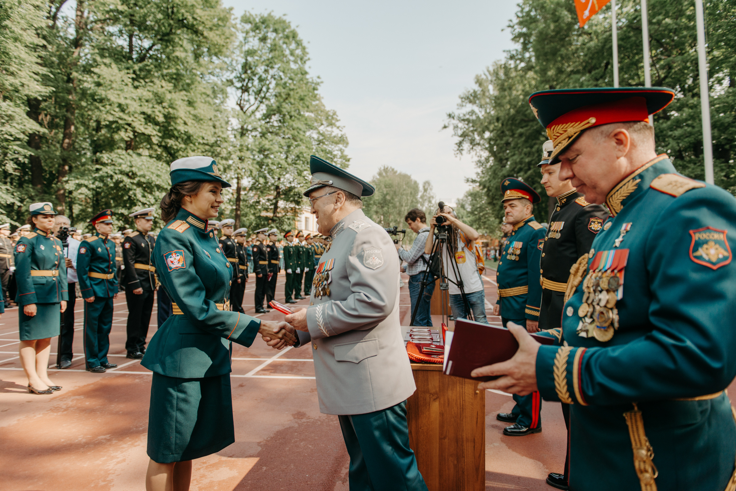 Фотограф на выпускной в Военно Медицинской Академии. Свадебный фотограф в Санкт-Петербурге Венера Ахметова