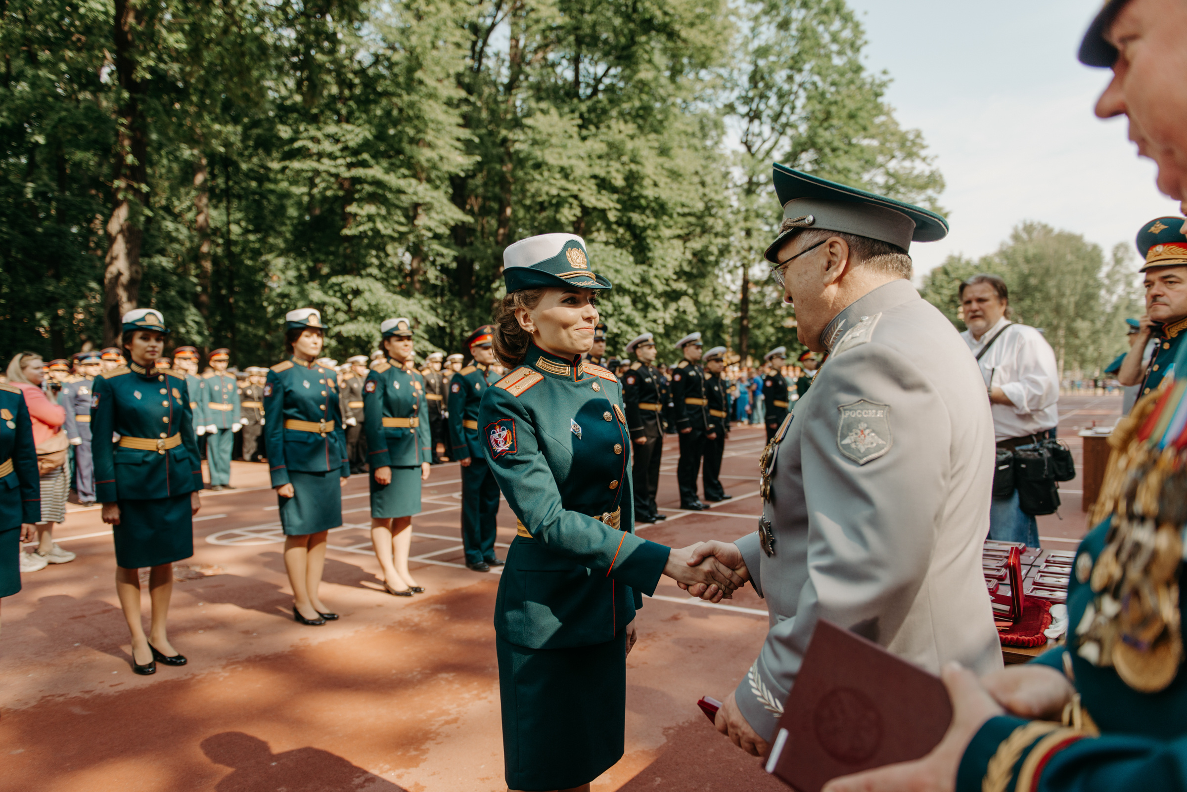 Фотограф на выпускной в Военно Медицинской Академии. Свадебный фотограф в Санкт-Петербурге Венера Ахметова