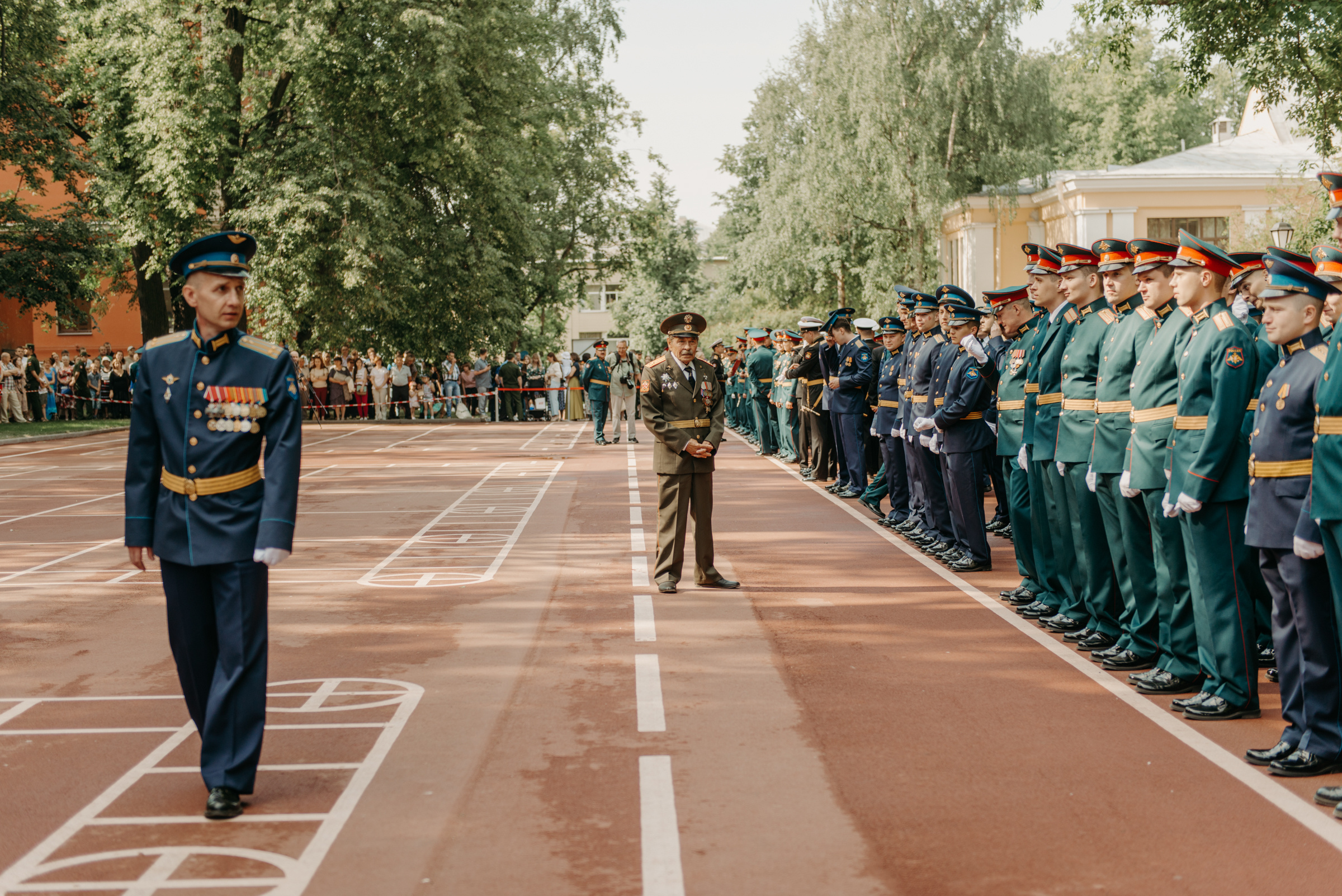 Фотограф на выпускной в Военно Медицинской Академии. Свадебный фотограф в Санкт-Петербурге Венера Ахметова