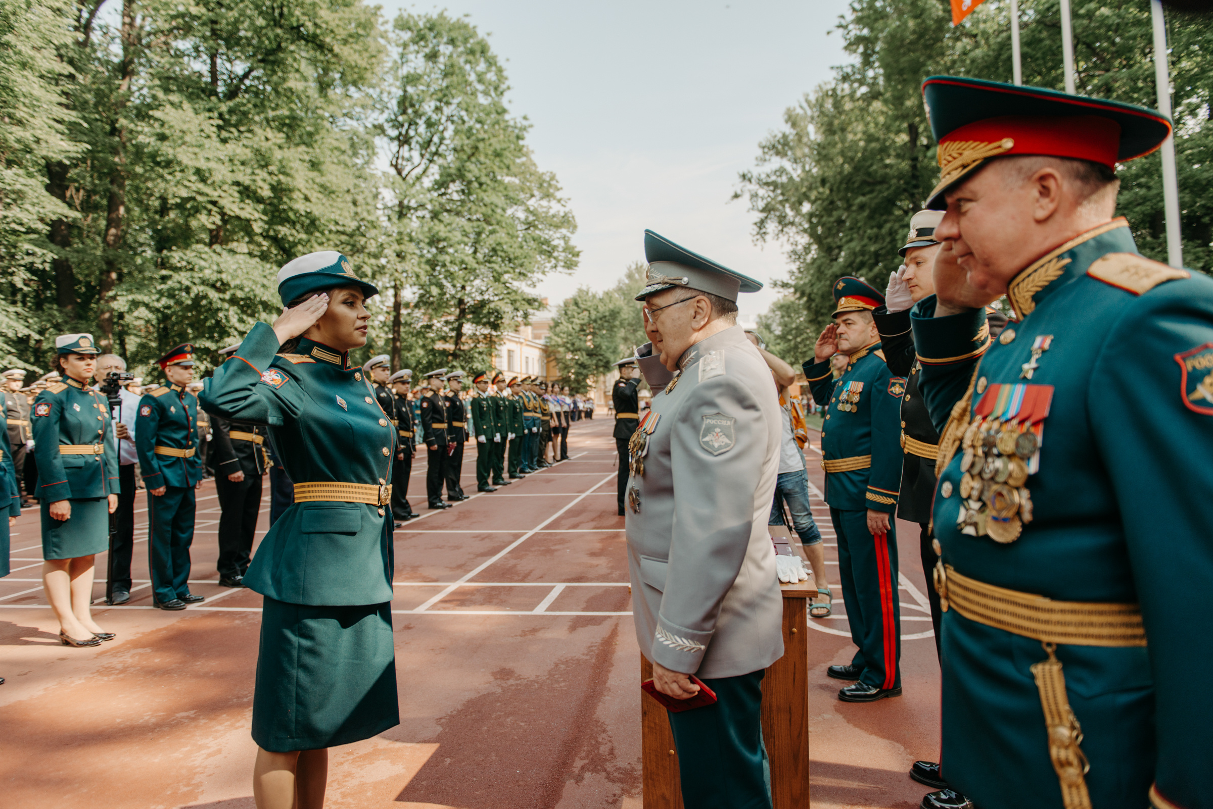 Фотограф на выпускной в Военно Медицинской Академии. Свадебный фотограф в Санкт-Петербурге Венера Ахметова