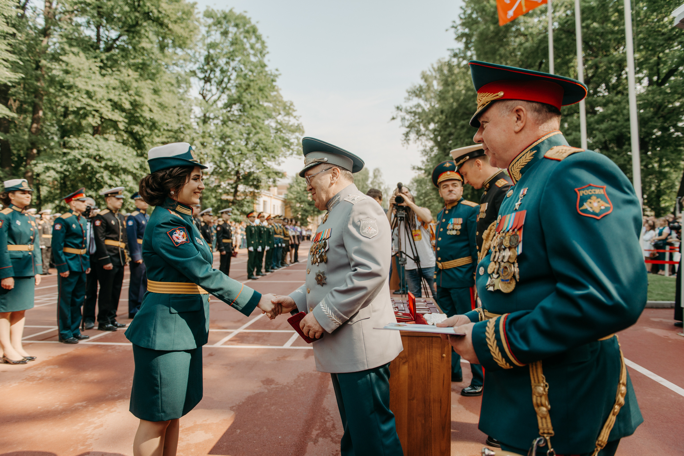 Фотограф на выпускной в Военно Медицинской Академии. Свадебный фотограф в Санкт-Петербурге Венера Ахметова