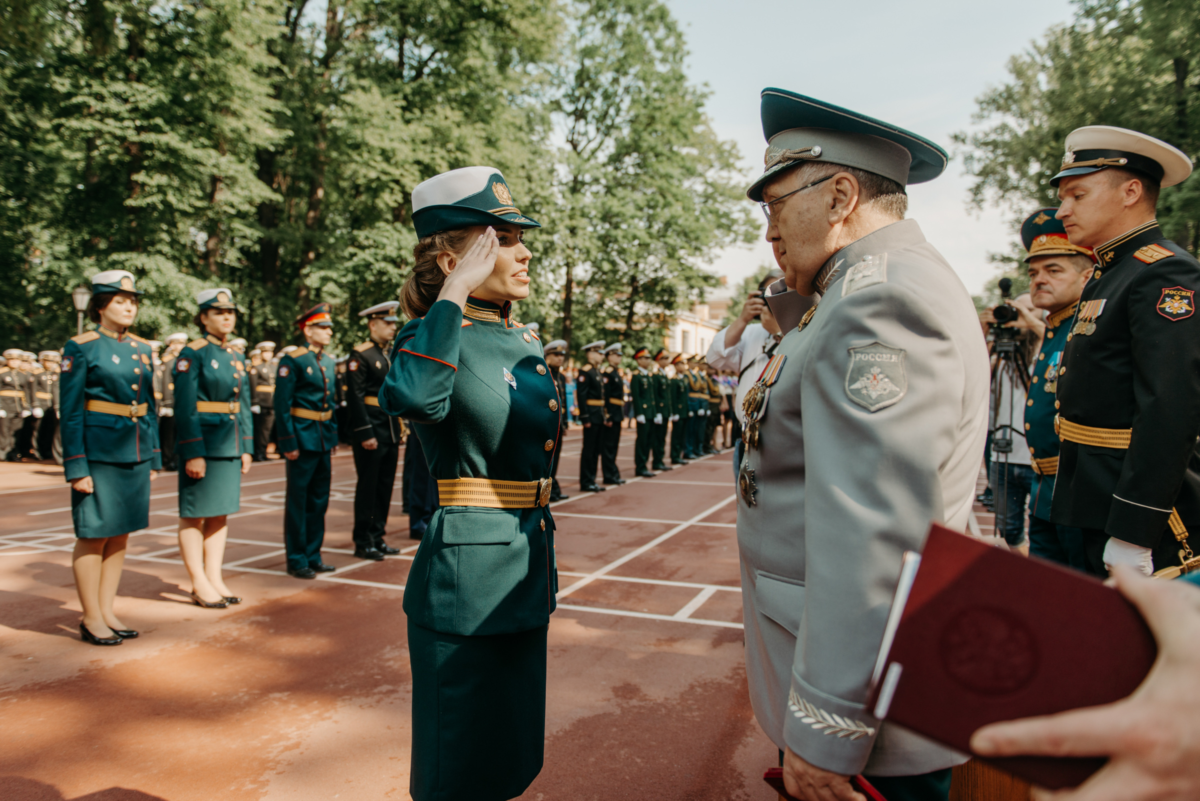 Фотограф на выпускной в Военно Медицинской Академии. Свадебный фотограф в Санкт-Петербурге Венера Ахметова
