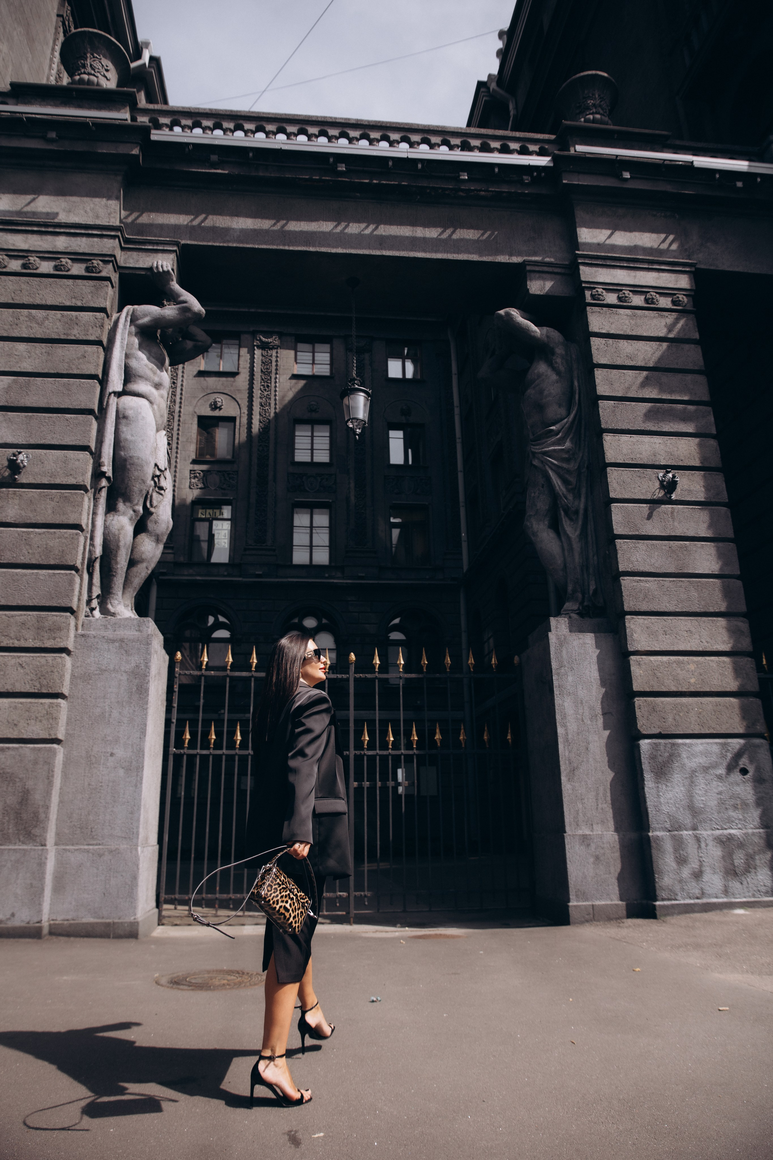 Ольга, прогулка по Фонтанке и фотосессия в парадной Ромашка. Фотограф в Санкт-Петербурге Разиля Идиятуллина