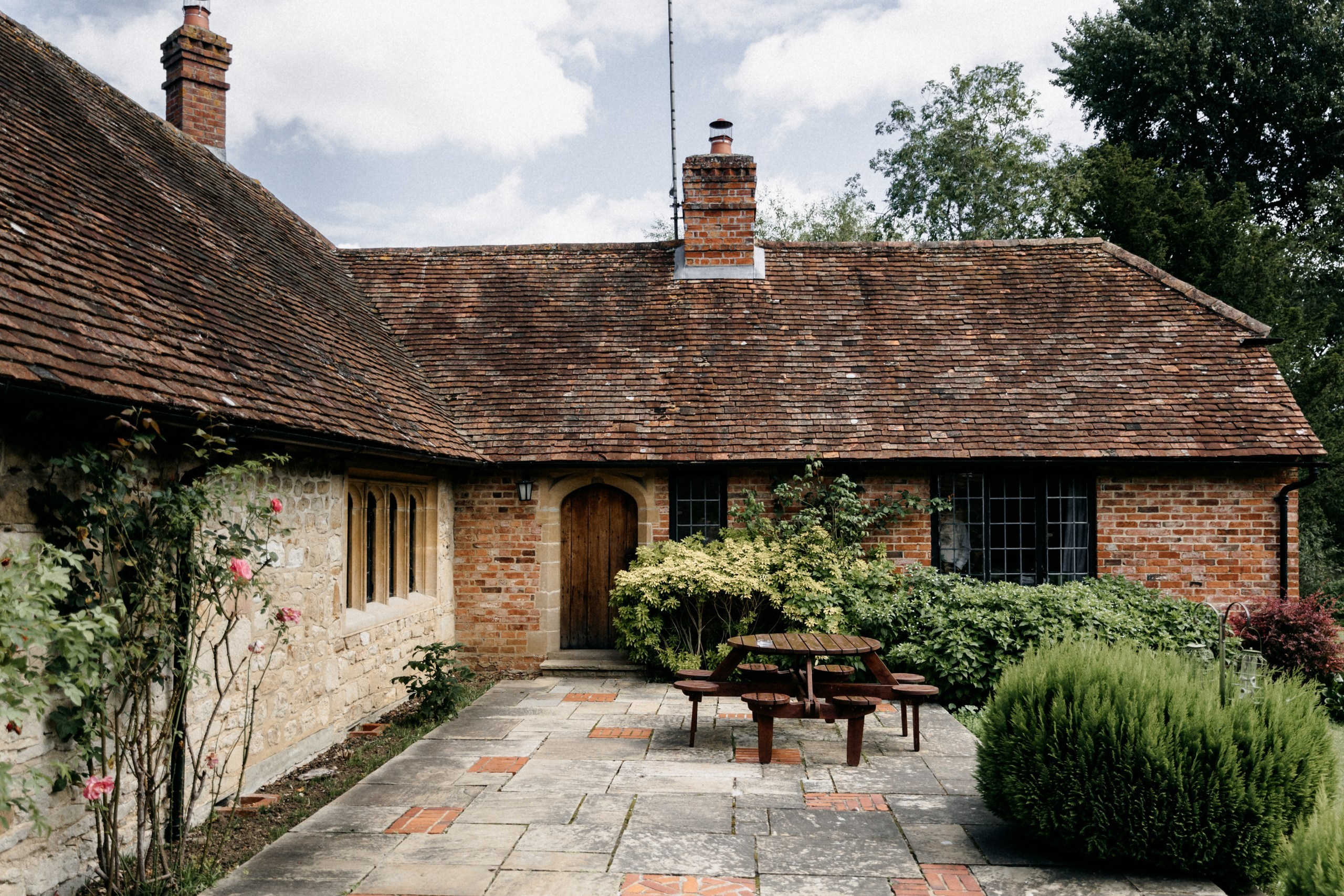 Ana & Tom Wedding at Notley Abbey. Moments Catchers — Wedding Photography & Video Duo in London