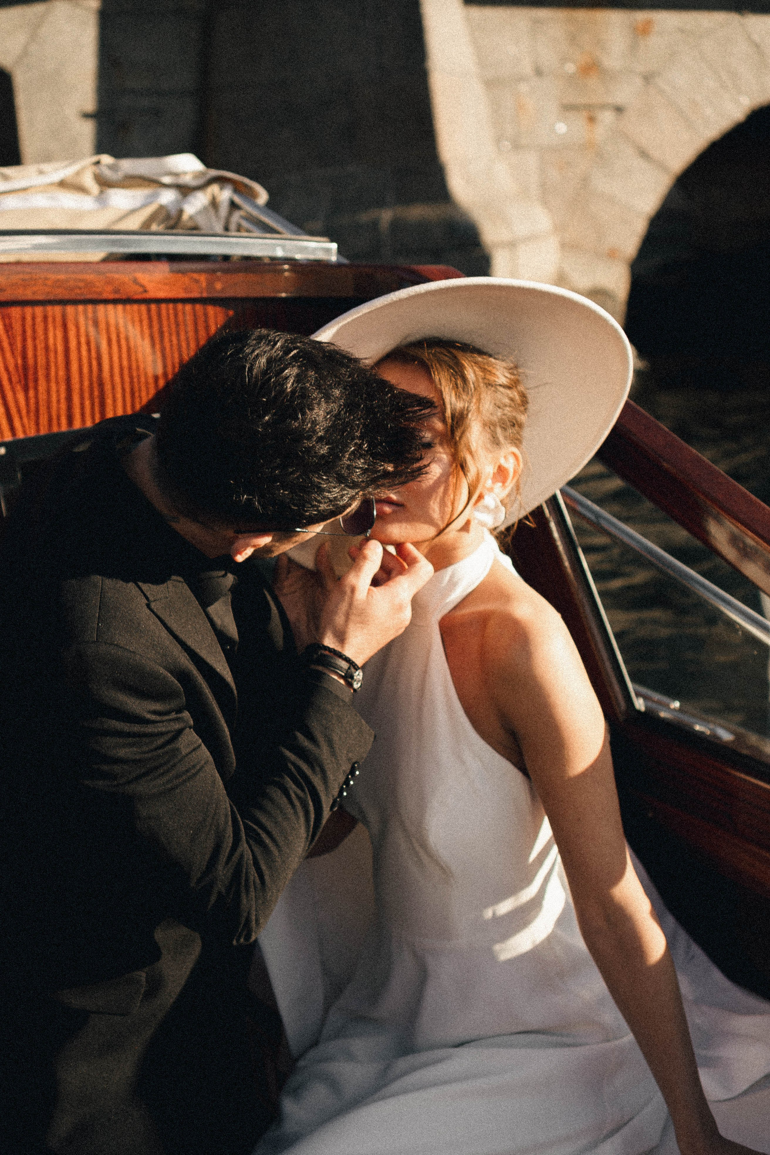 СВАДЕНБНАЯ СЬЕМКА НА КАТЕРЕ ПО КАНАЛАМ САНКТ-ПЕТЕРБУРГА И В АКВАТОРИИ НЕВЫ. Профессиональный фотограф, Санкт-Петербург — Виктория Богомолова