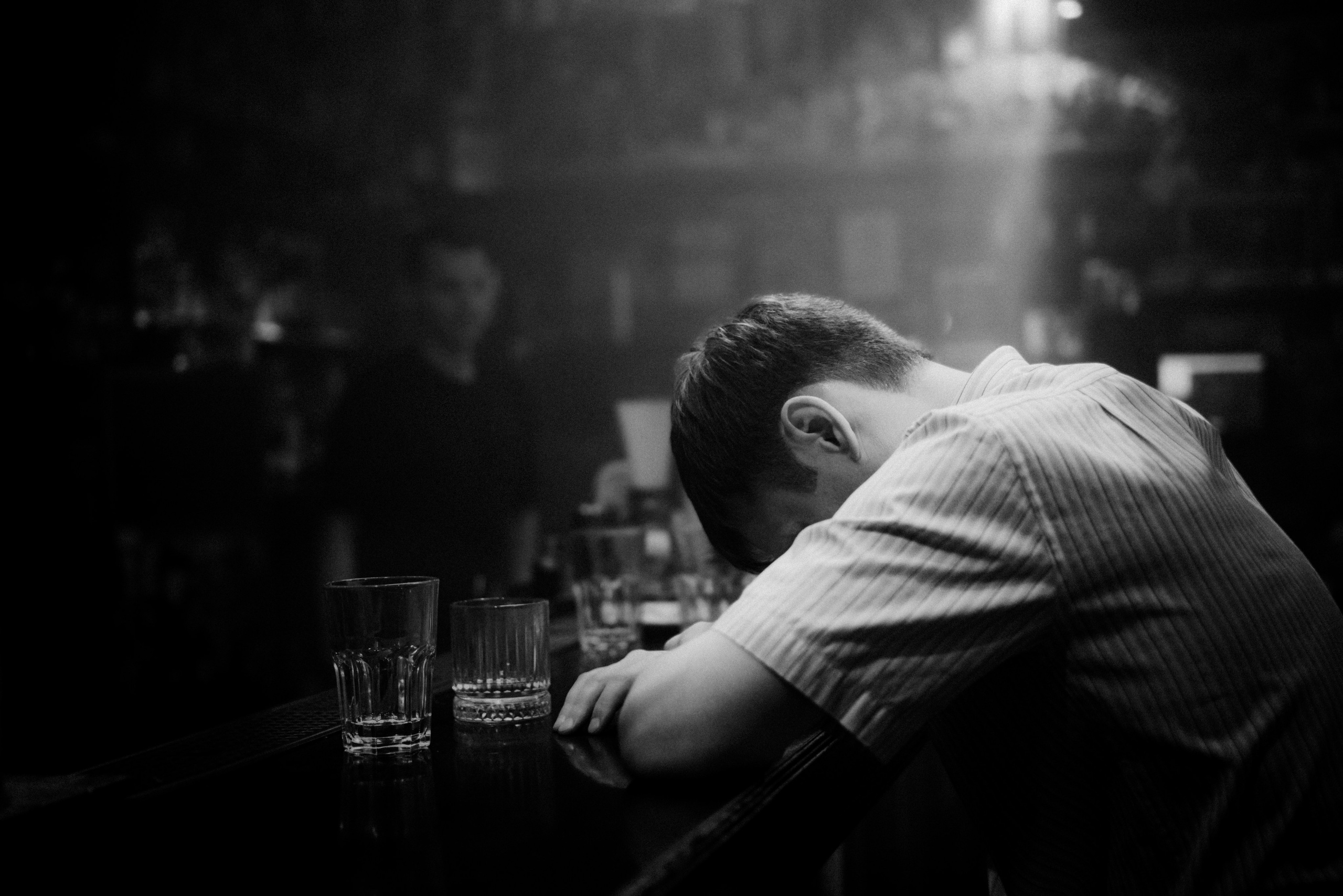 Геннадий должен умереть. Кристина — портретный фотограф